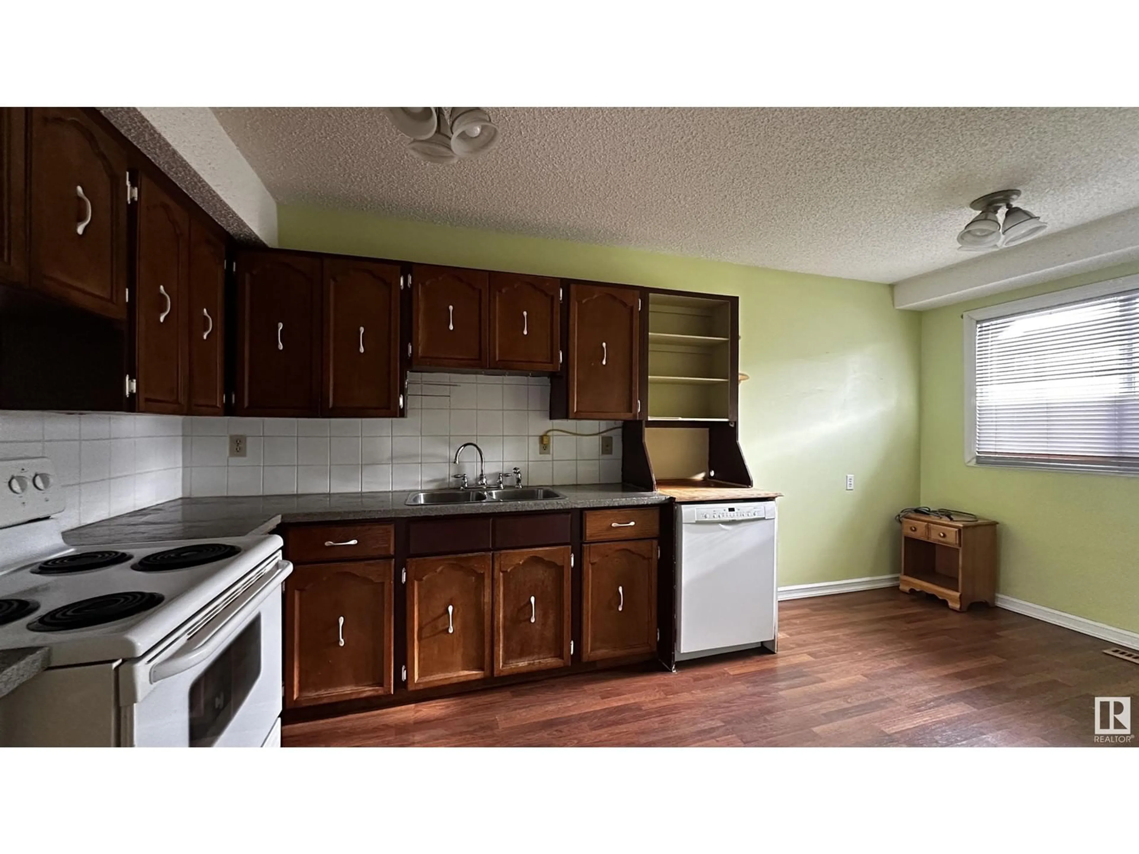 Standard kitchen, wood/laminate floor for 1275 HOOKE RD NW, Edmonton Alberta T5A4A5