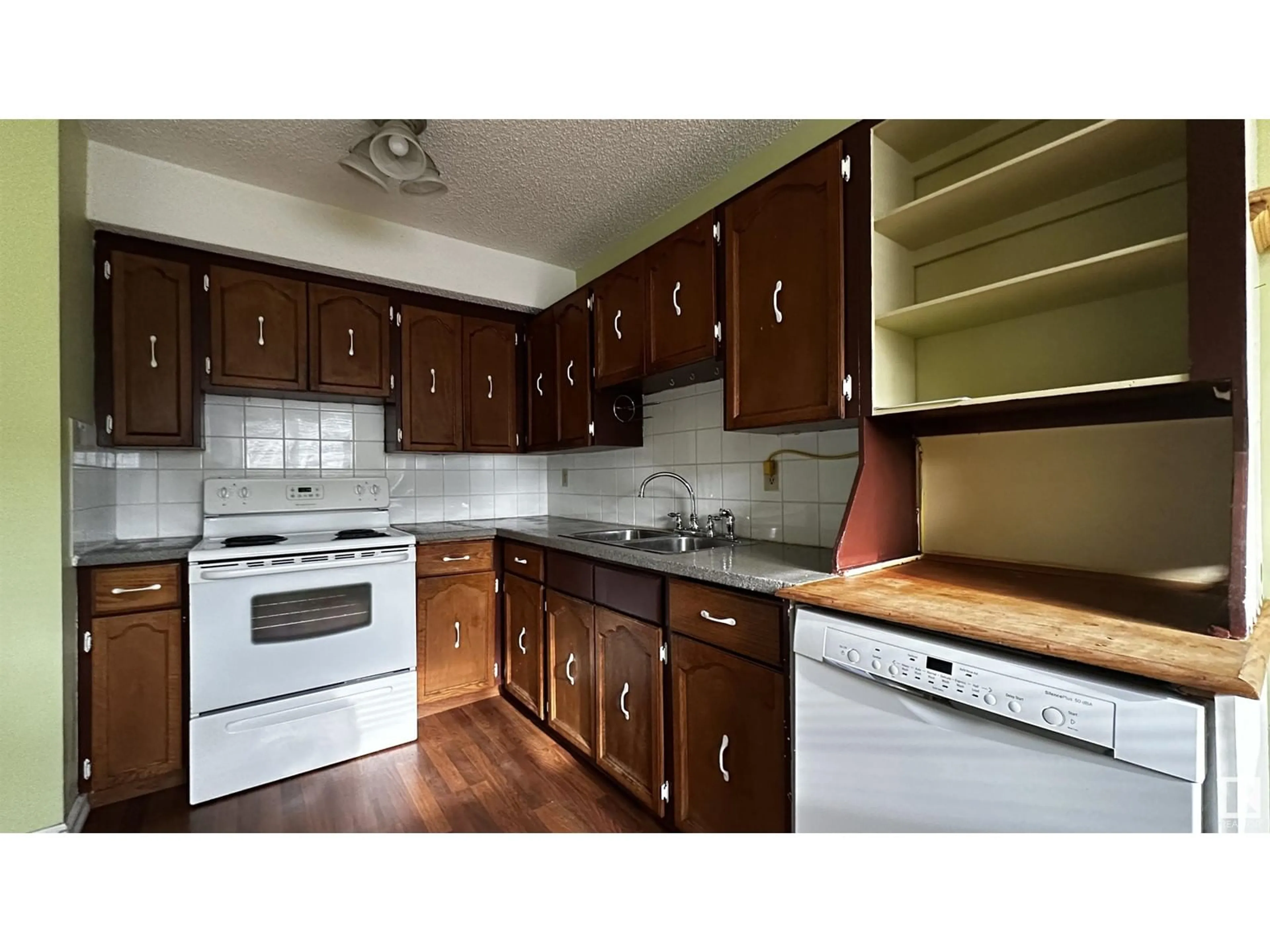 Standard kitchen, wood/laminate floor for 1275 HOOKE RD NW, Edmonton Alberta T5A4A5