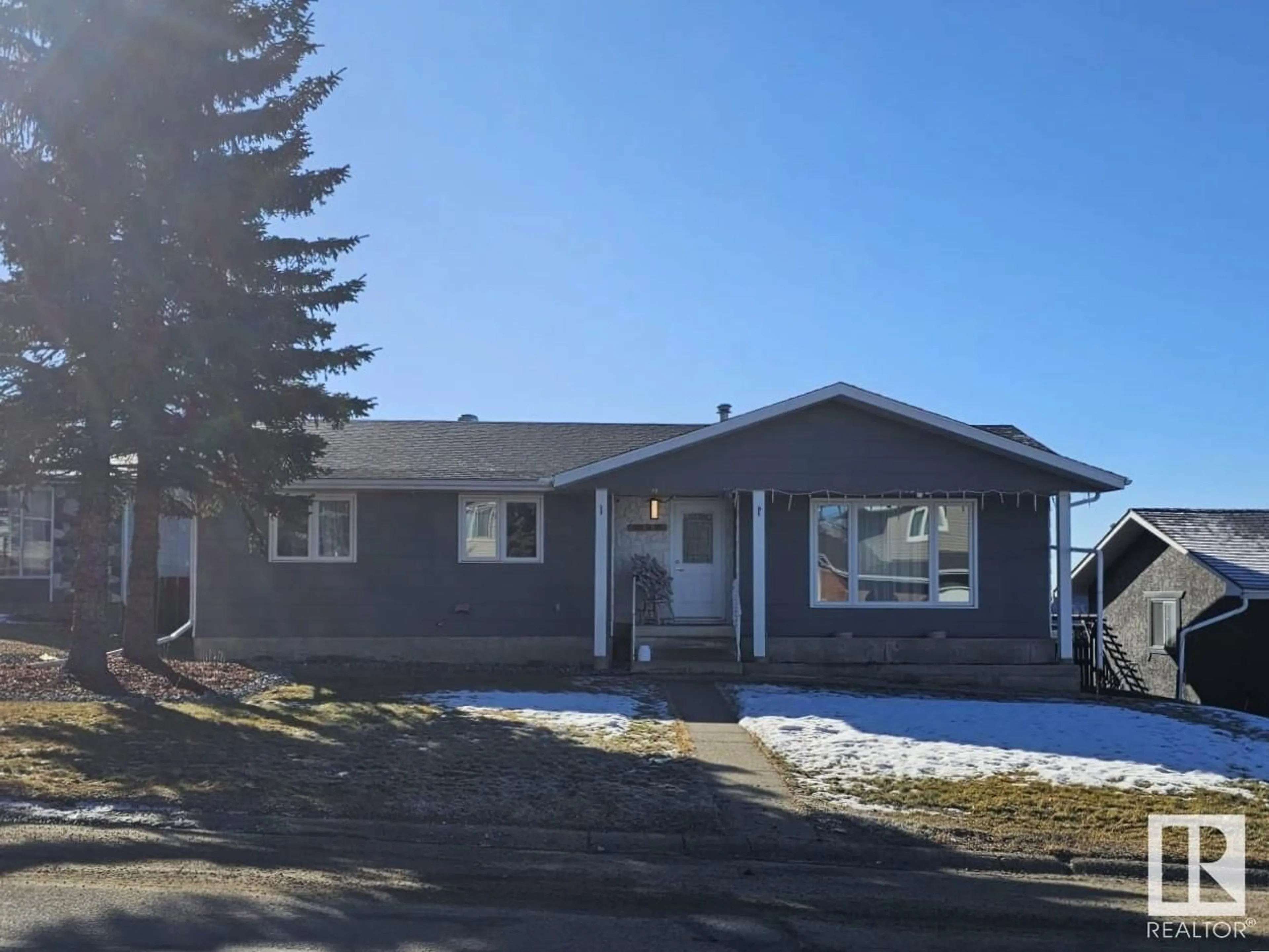 Home with vinyl exterior material, street for 5221 45 AV, Drayton Valley Alberta T7A1L1