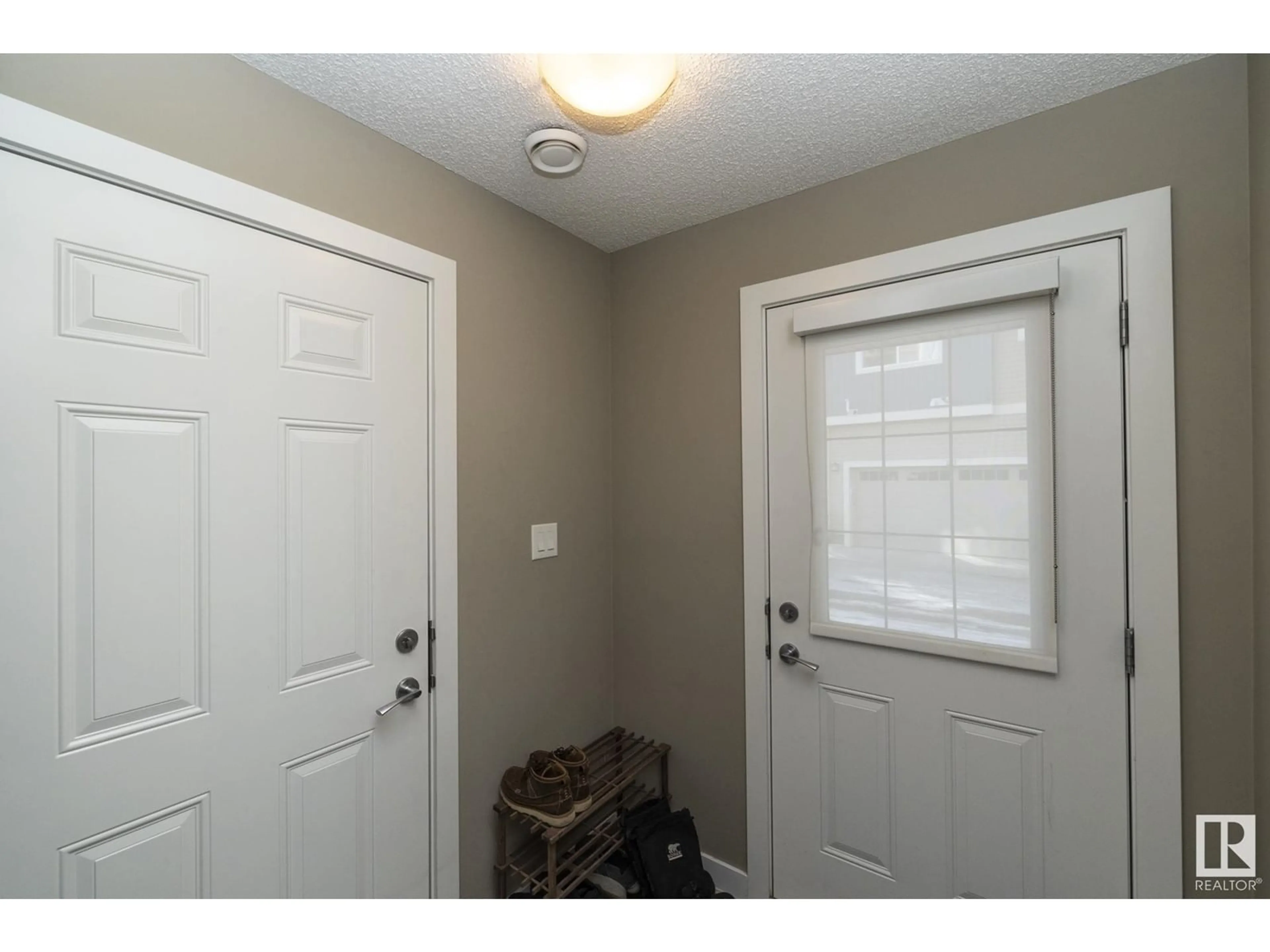 Indoor entryway for NW - 72 13139 205 ST, Edmonton Alberta T5S0N1