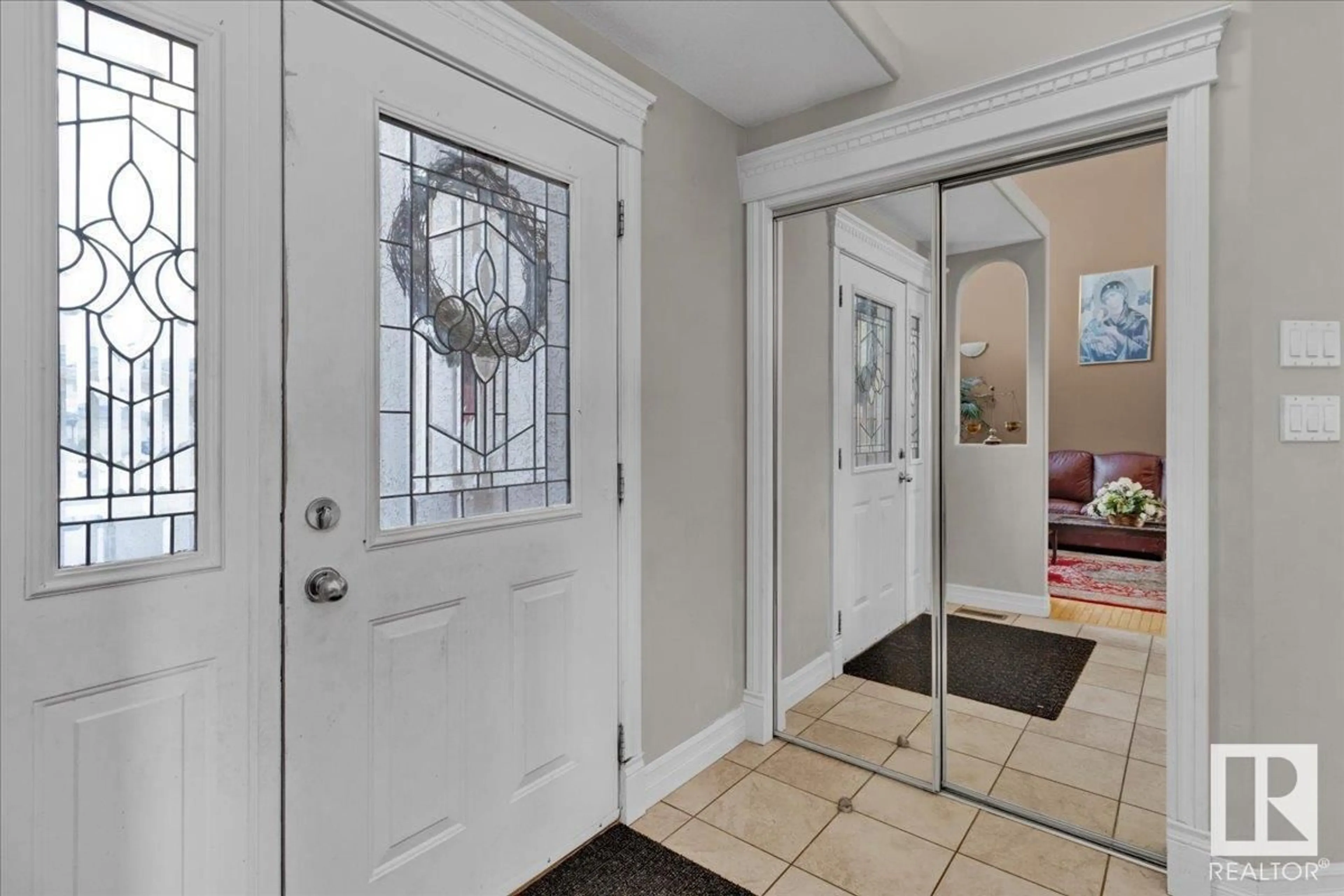 Indoor entryway for 1525 HASWELL CL NW, Edmonton Alberta T6R3J4