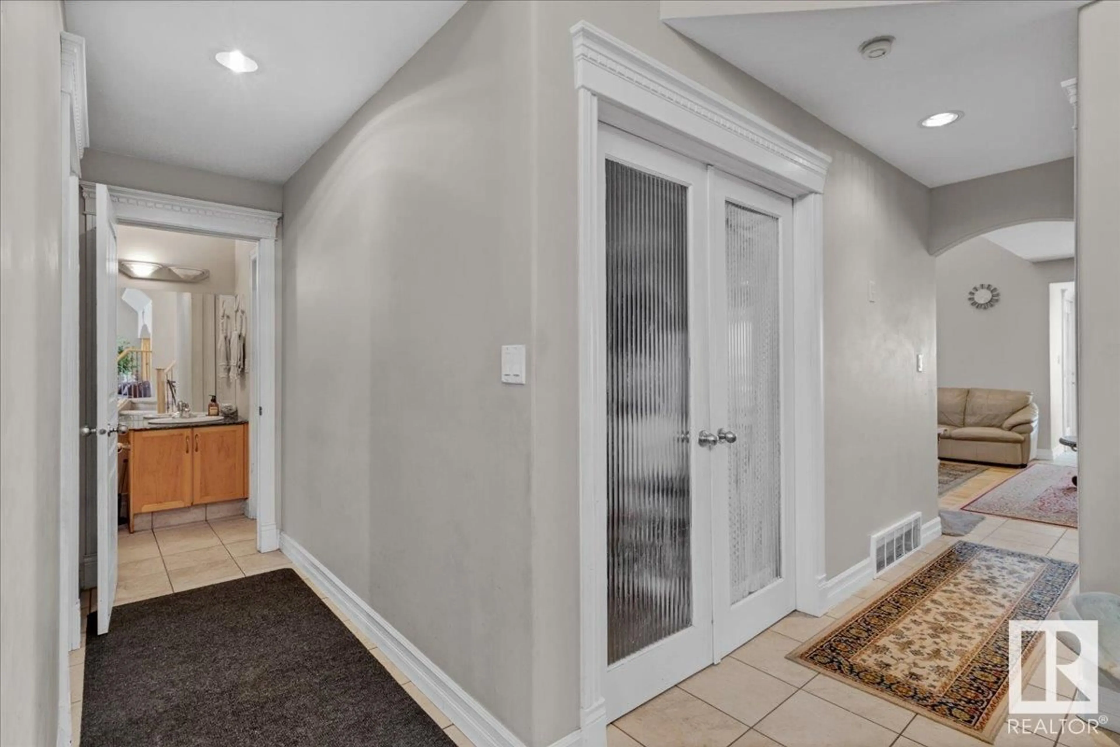 Indoor entryway for 1525 HASWELL CL NW, Edmonton Alberta T6R3J4