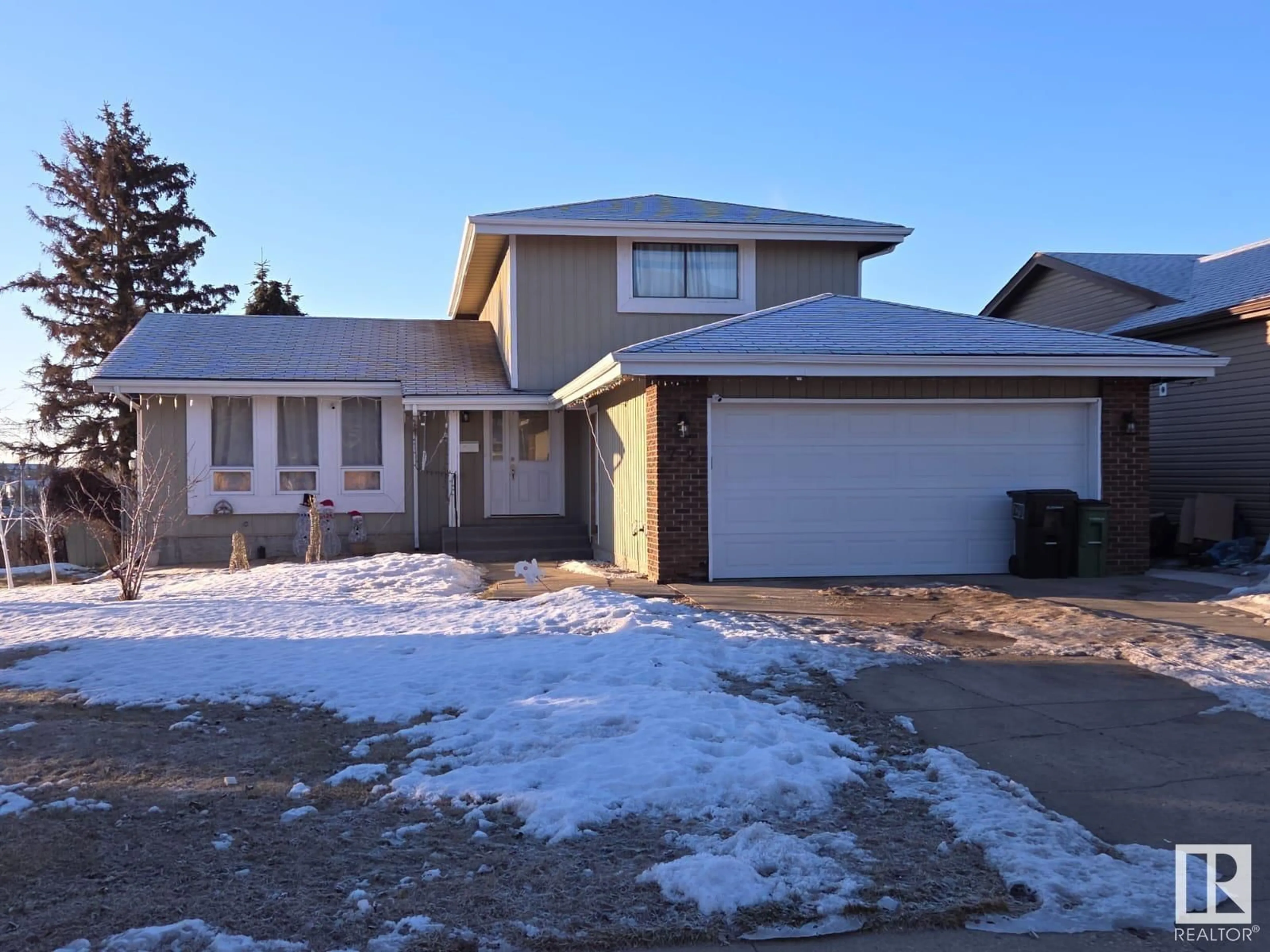 Home with vinyl exterior material, street for 72 HOWSON CR NW, Edmonton Alberta T5A4T5