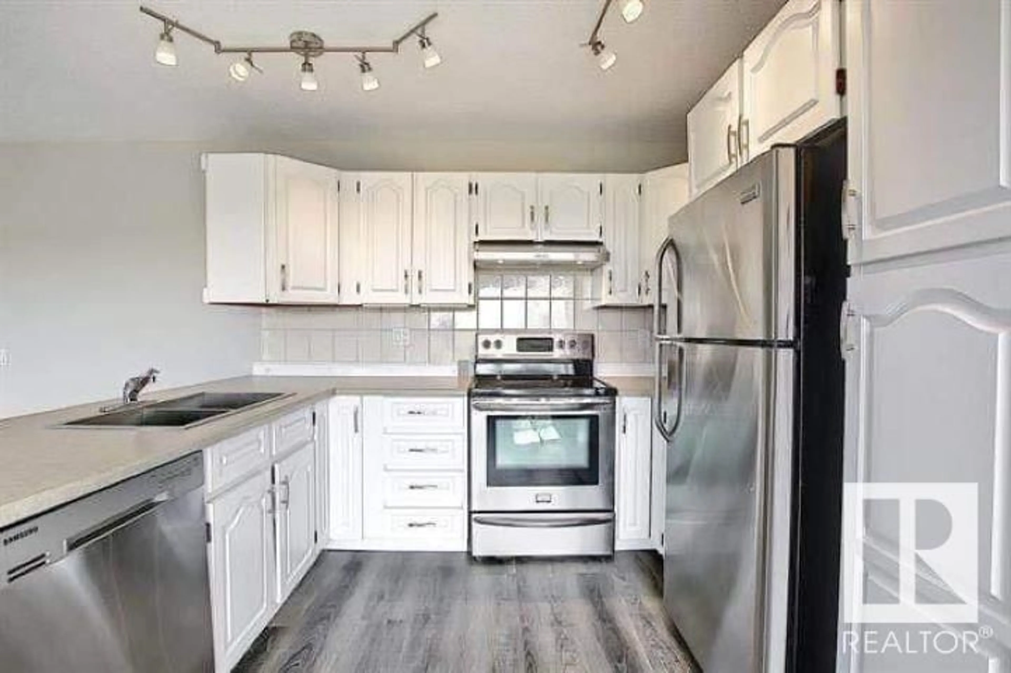 Standard kitchen, wood/laminate floor for 72 HOWSON CR NW, Edmonton Alberta T5A4T5