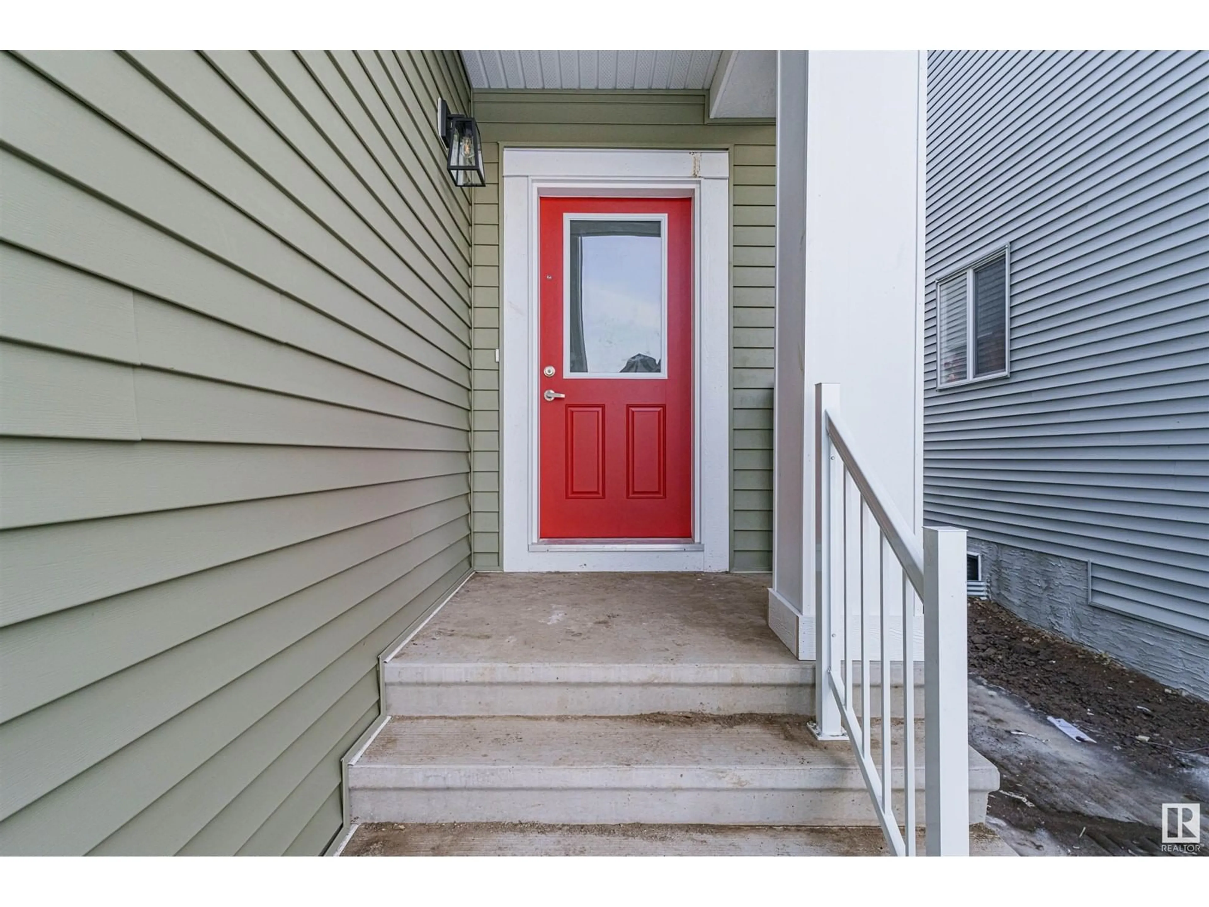 Indoor entryway for 2625 15A AV NW, Edmonton Alberta T6T2T7