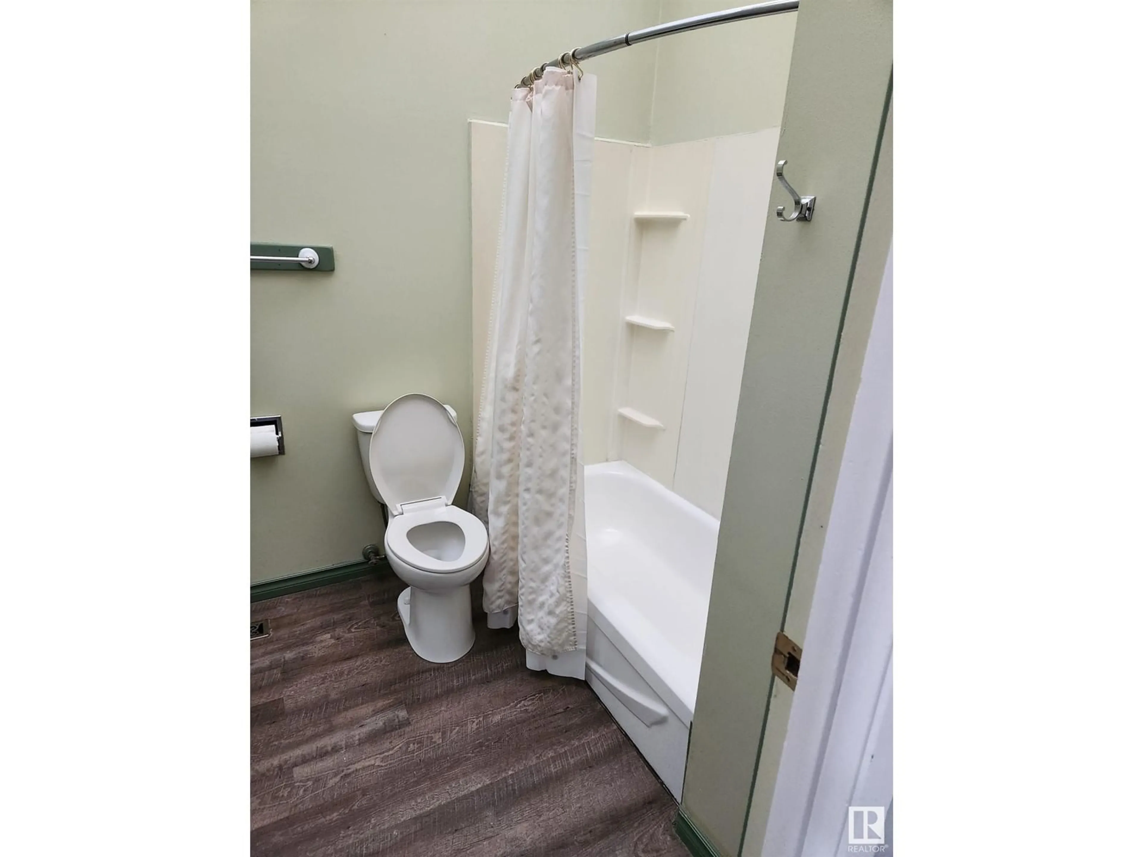 Standard bathroom, unknown for 3707 53 ST, Wetaskiwin Alberta T9A2K6