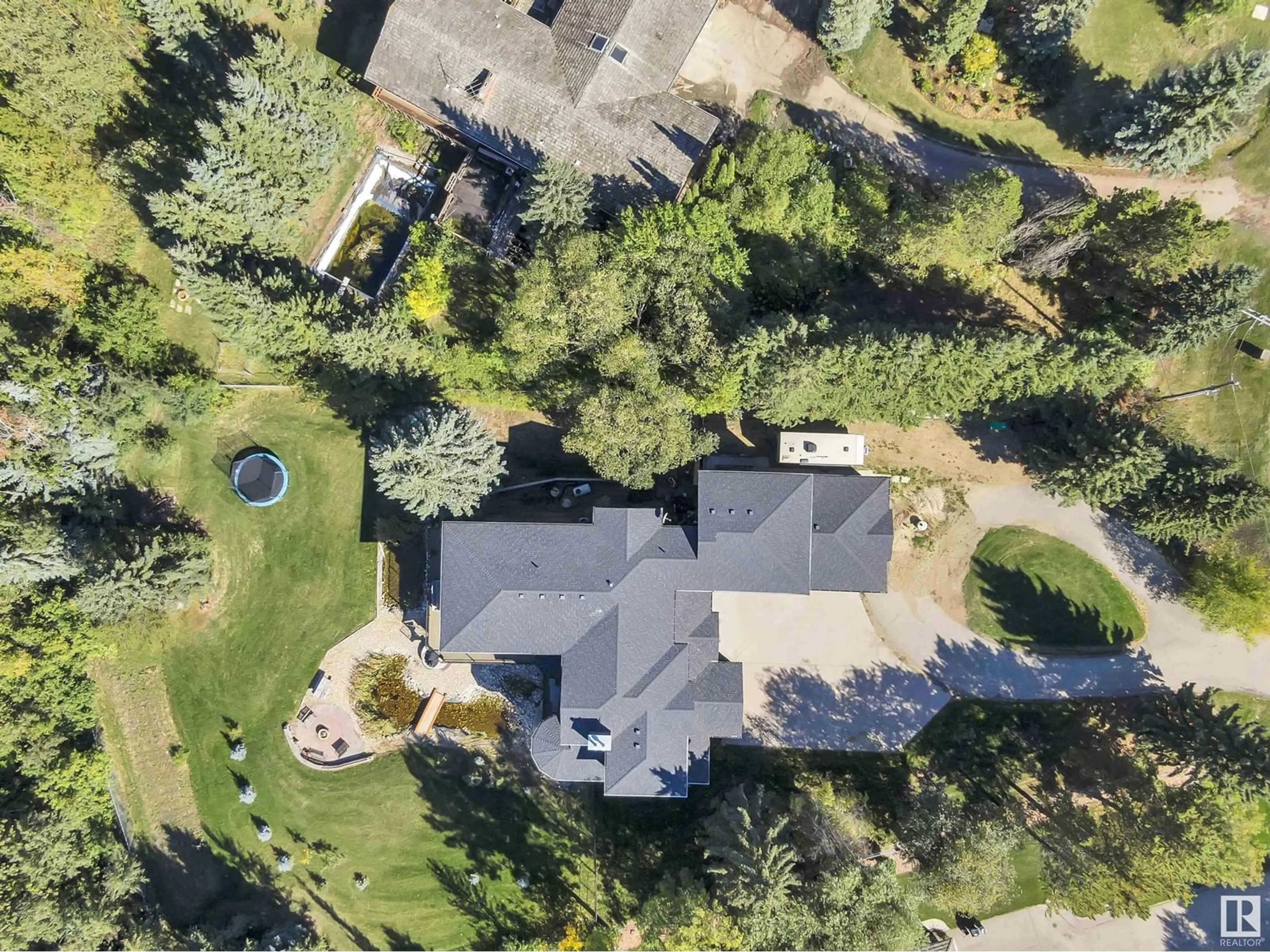 A pic from outside/outdoor area/front of a property/back of a property/a pic from drone, unknown for 148 WINDERMERE CR, Edmonton Alberta T6W0S3