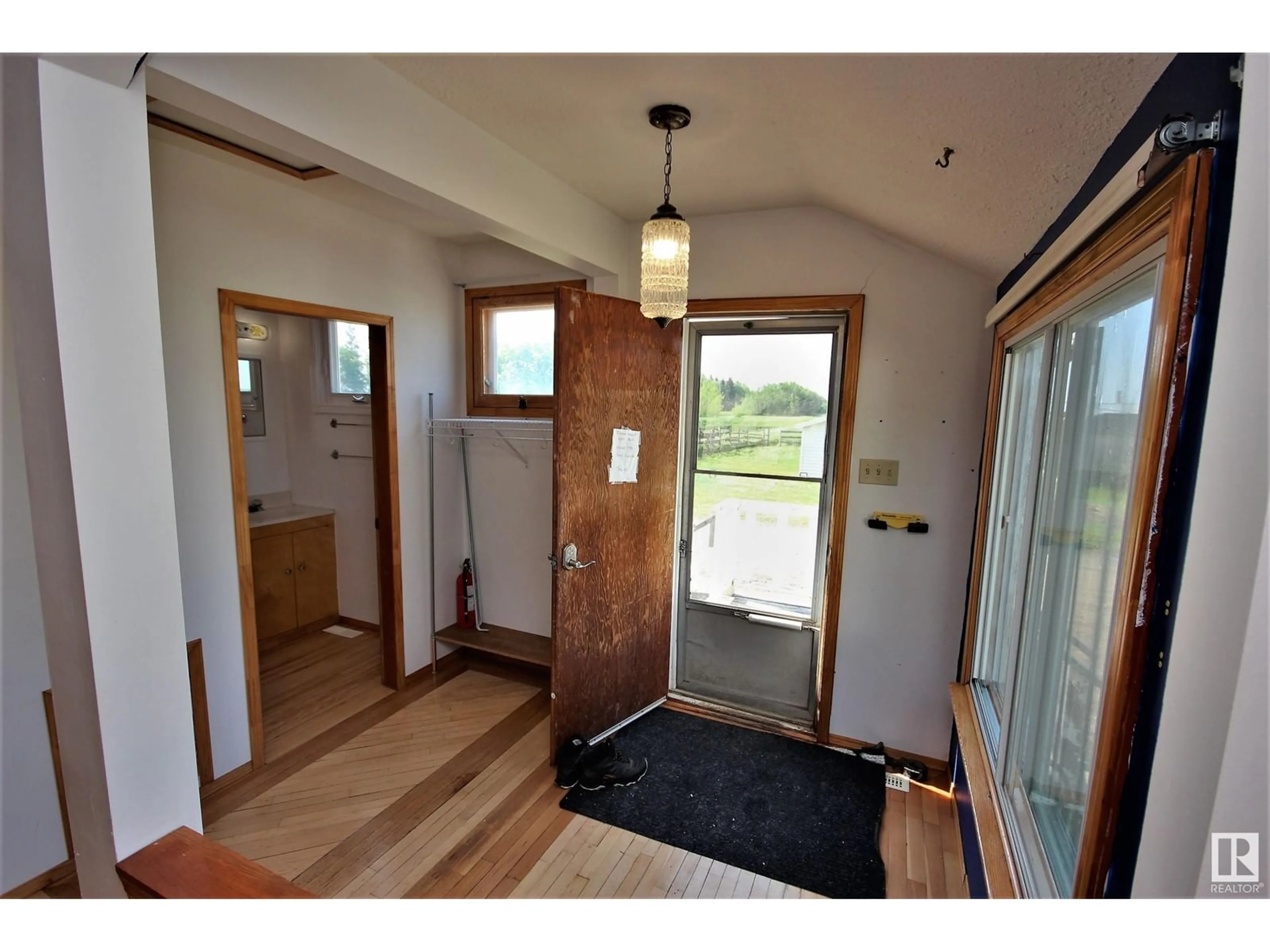 Indoor entryway for 26501 HWY 633, Rural Sturgeon County Alberta T8T1J9