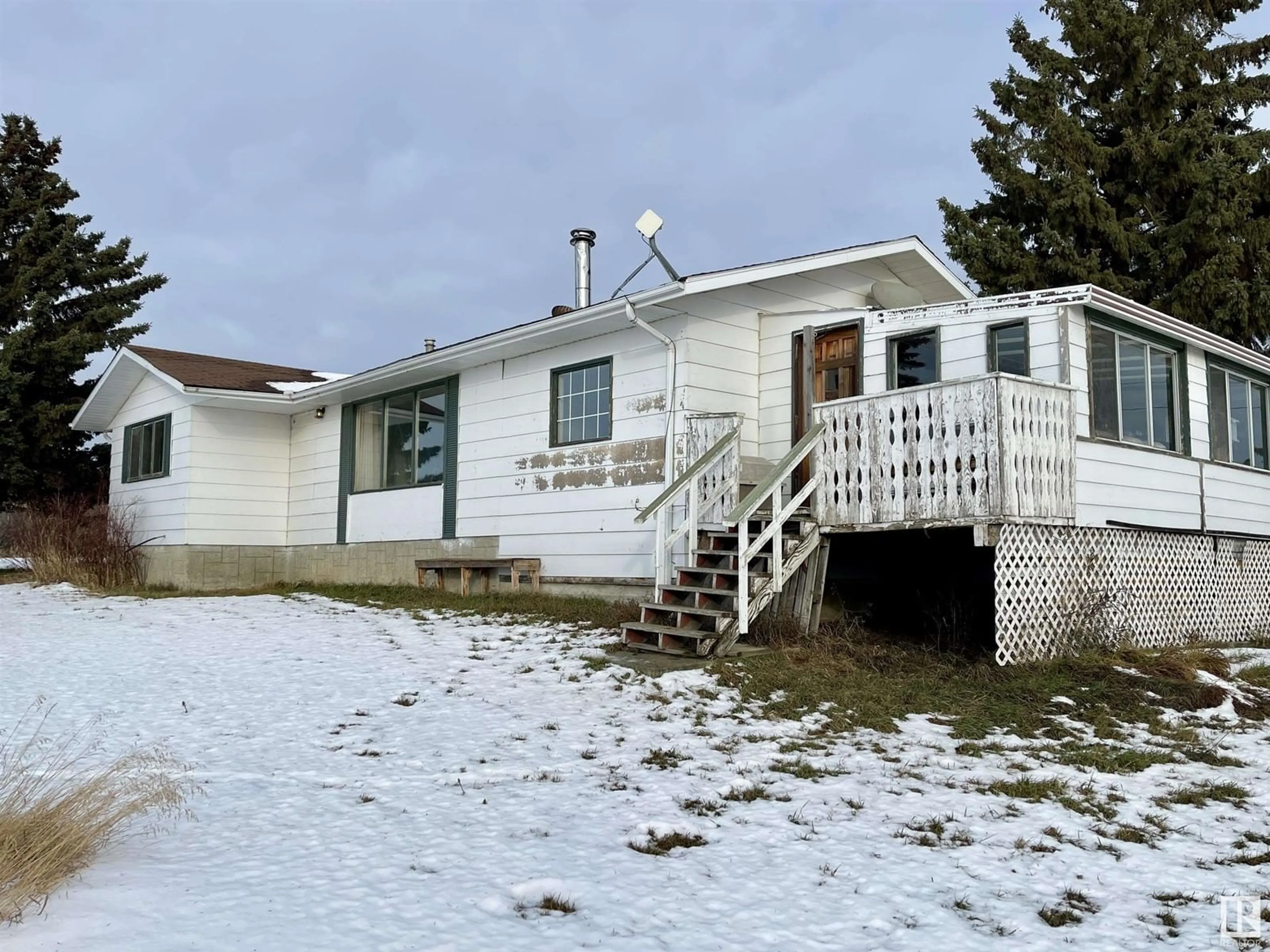 A pic from outside/outdoor area/front of a property/back of a property/a pic from drone, unknown for 23107 TWP ROAD 564, Rural Sturgeon County Alberta T0A1N0