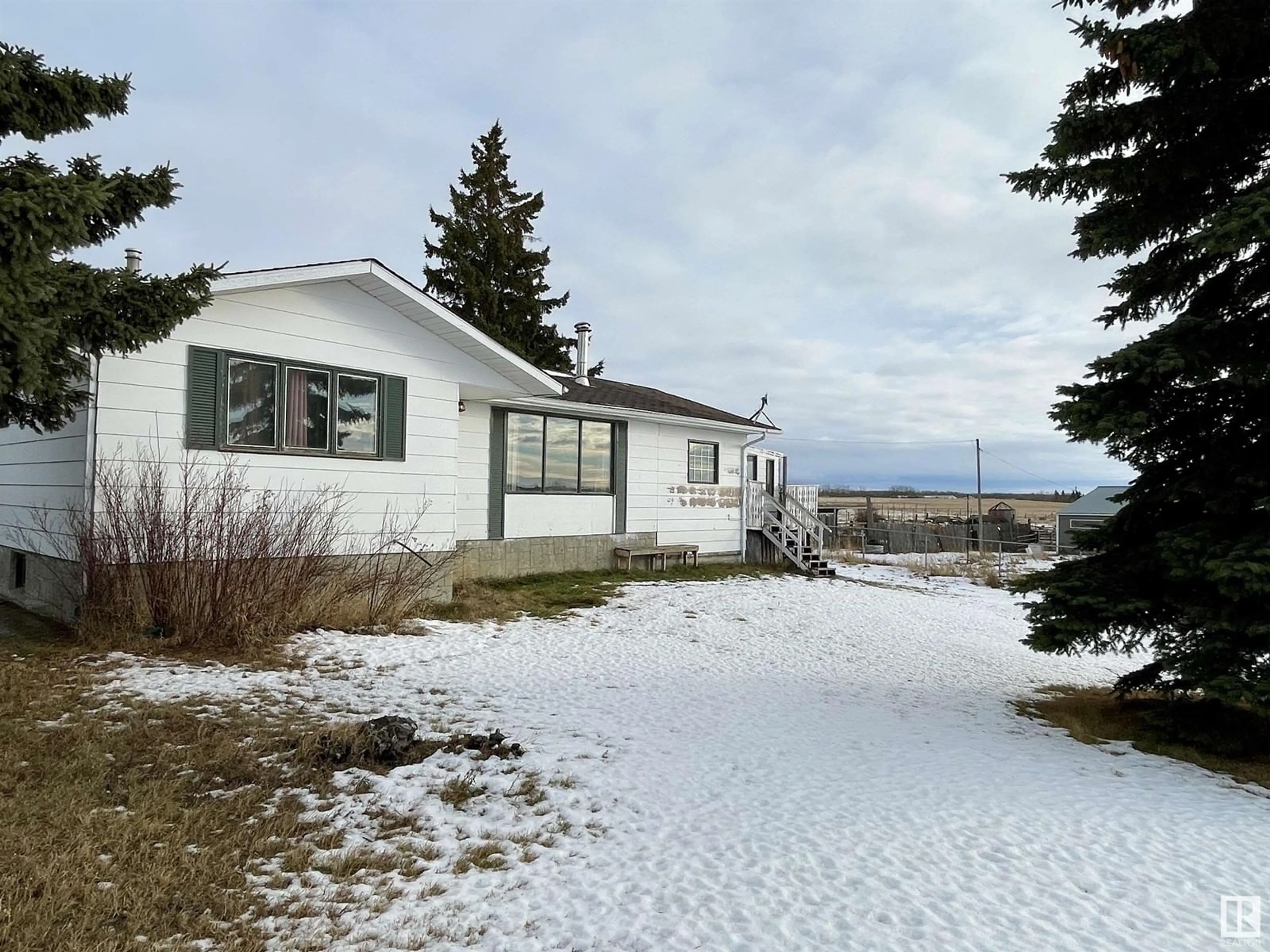 A pic from outside/outdoor area/front of a property/back of a property/a pic from drone, unknown for 23107 TWP ROAD 564, Rural Sturgeon County Alberta T0A1N0