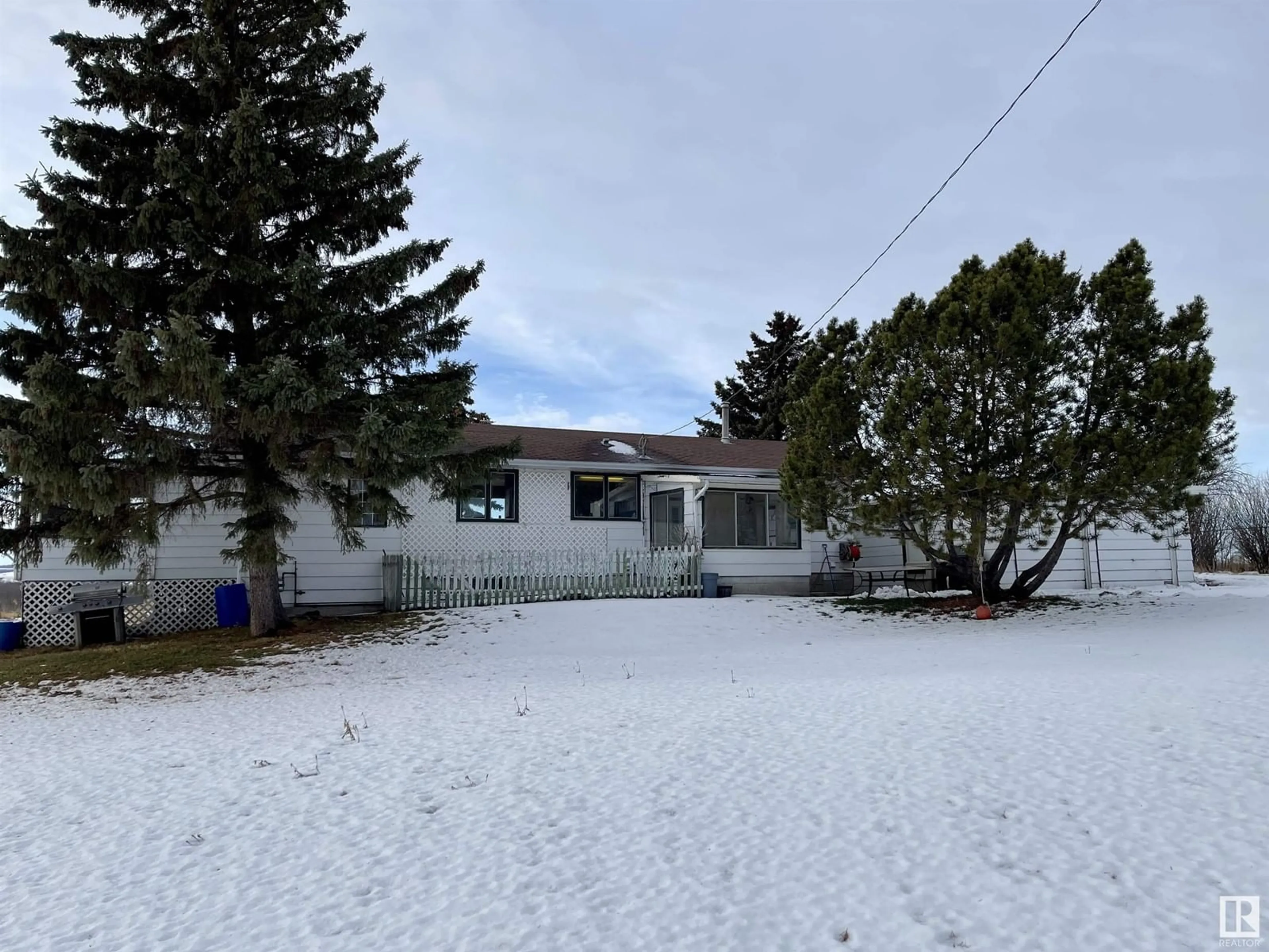 A pic from outside/outdoor area/front of a property/back of a property/a pic from drone, unknown for 23107 TWP ROAD 564, Rural Sturgeon County Alberta T0A1N0