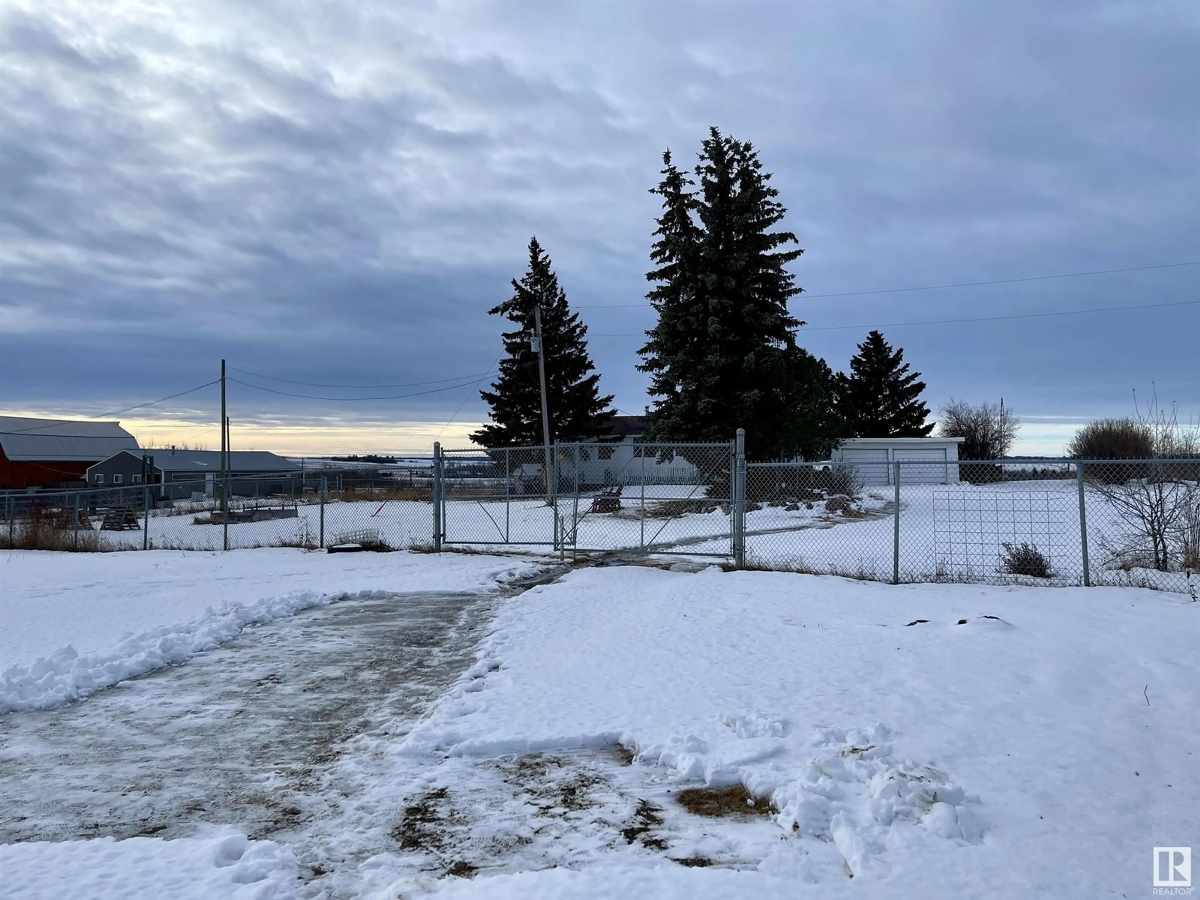 A pic from outside/outdoor area/front of a property/back of a property/a pic from drone, unknown for 23107 TWP ROAD 564, Rural Sturgeon County Alberta T0A1N0