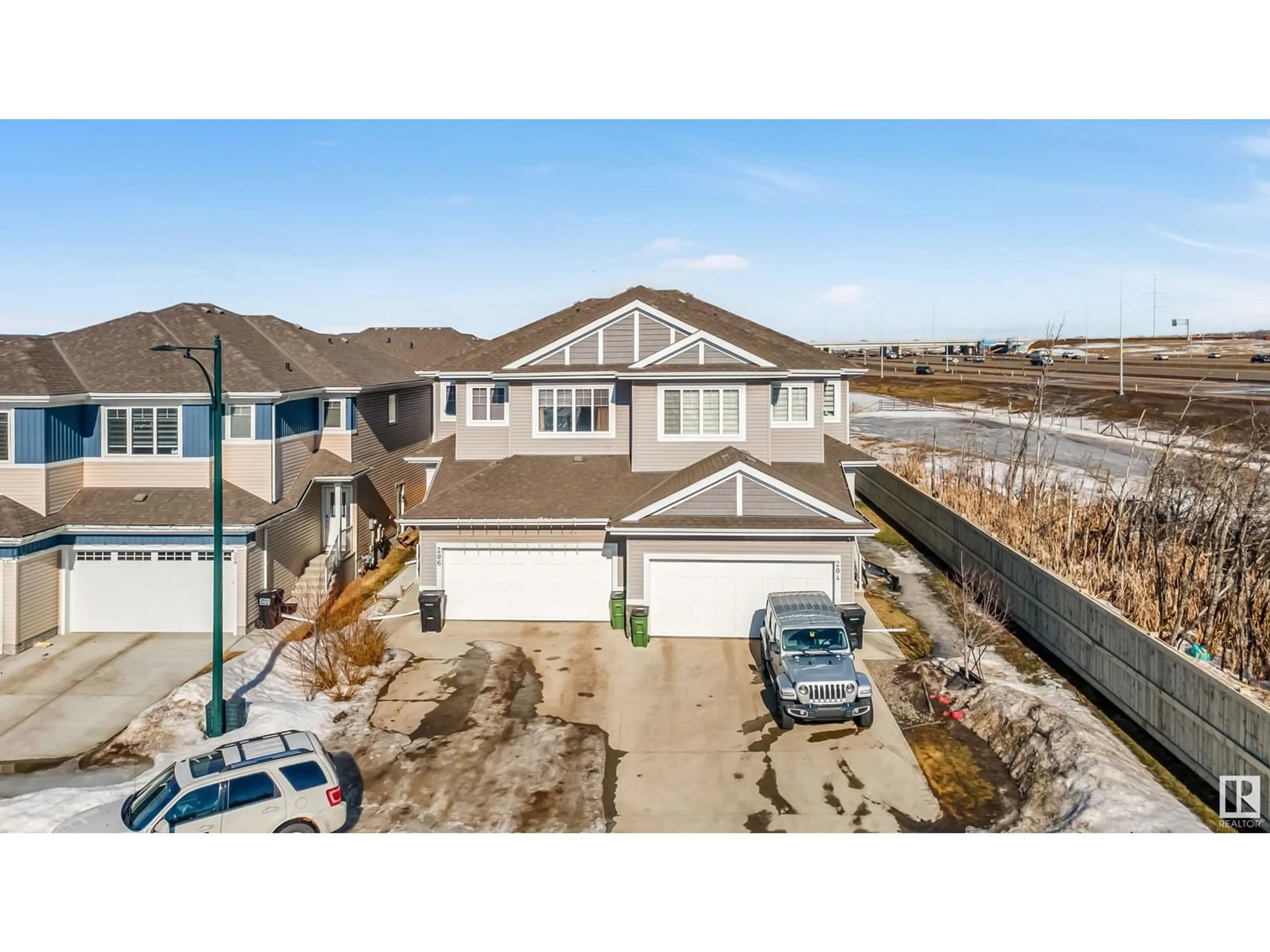 A pic from outside/outdoor area/front of a property/back of a property/a pic from drone, unknown for 206 40A AV NW, Edmonton Alberta T6T2E8