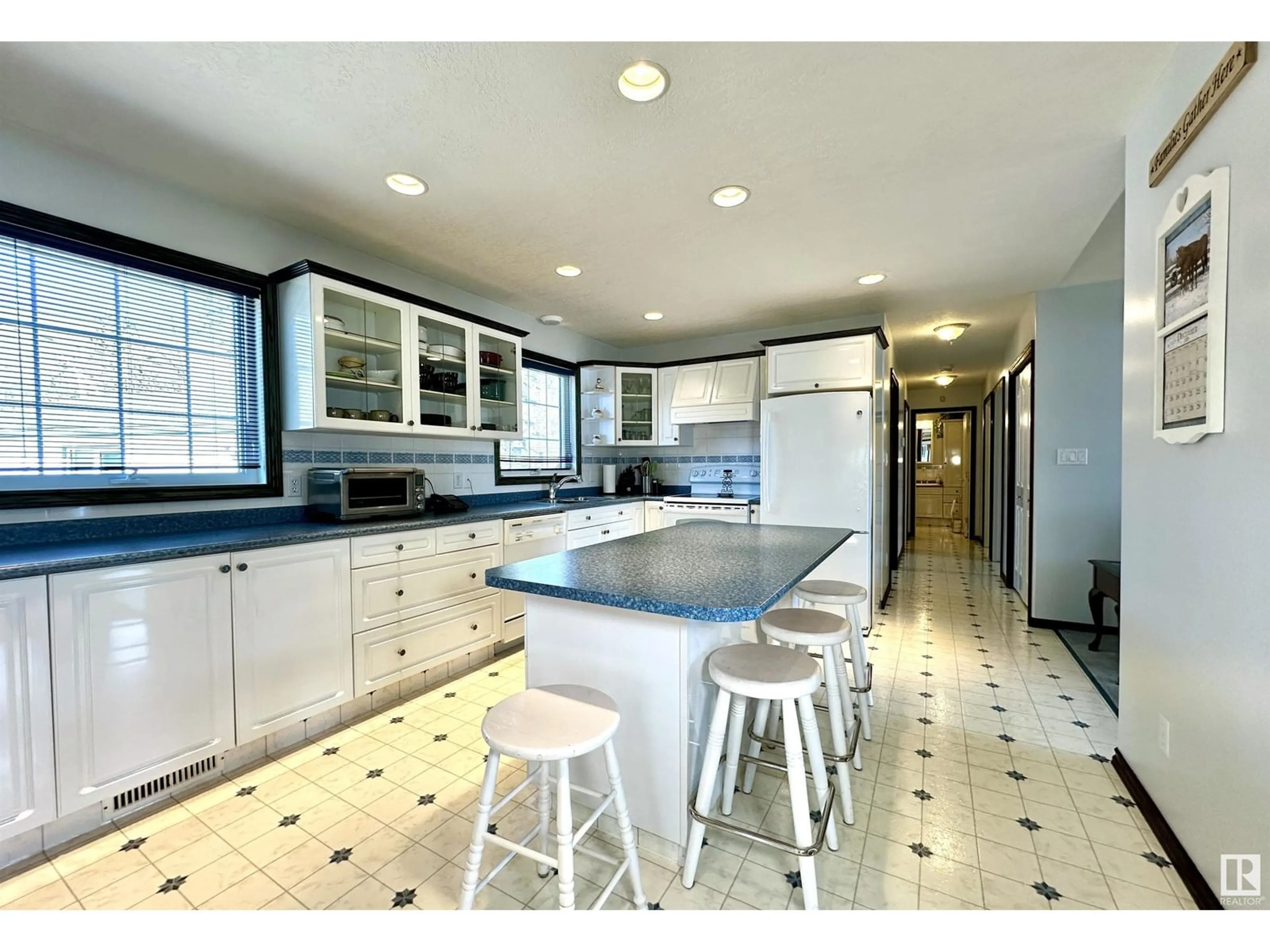 Indoor entryway for 109 LONG LAKE DR, Long Lake Alberta T0A0M0