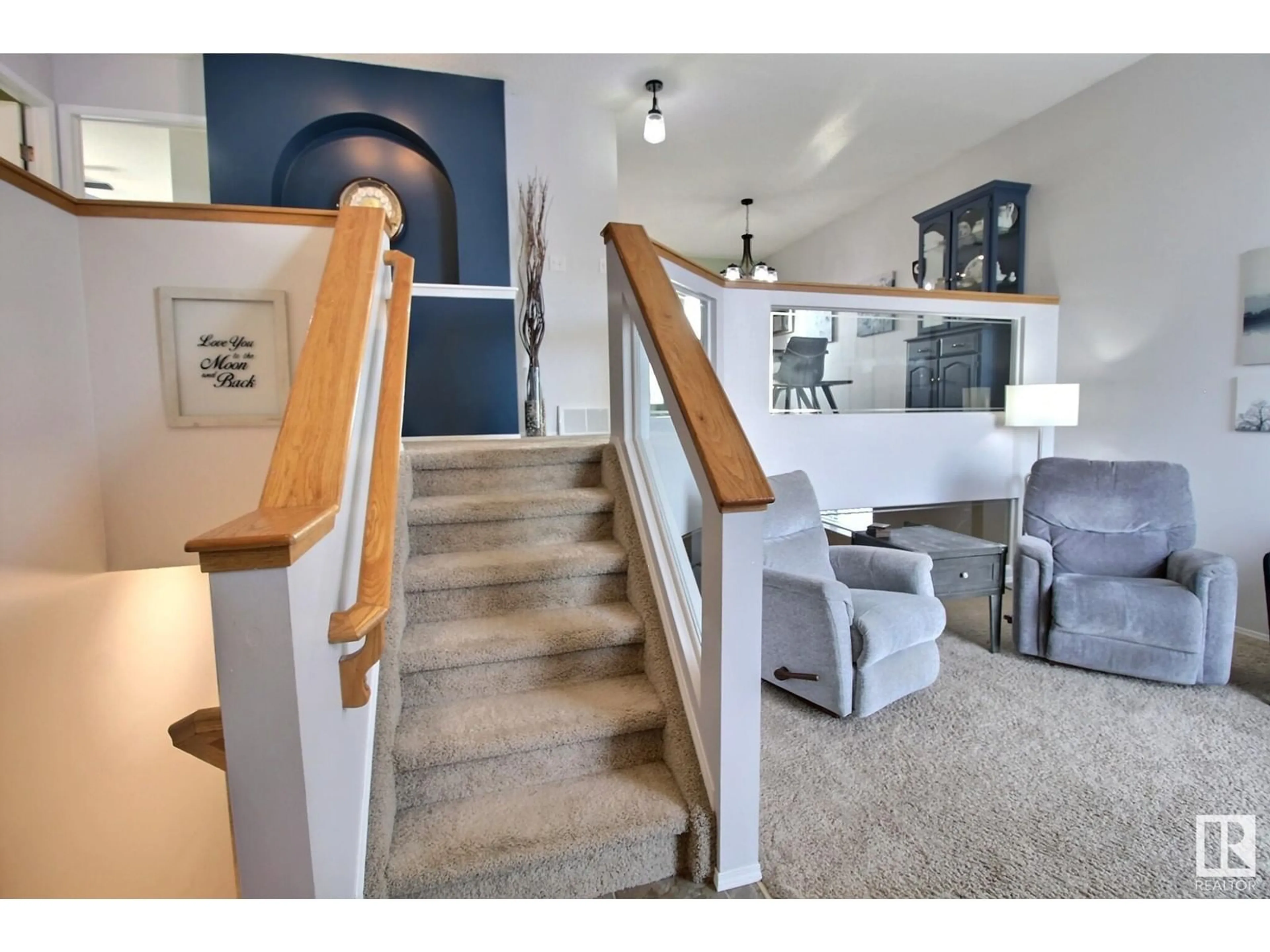 Indoor foyer for 13110 139 ST NW, Edmonton Alberta T5L5A6