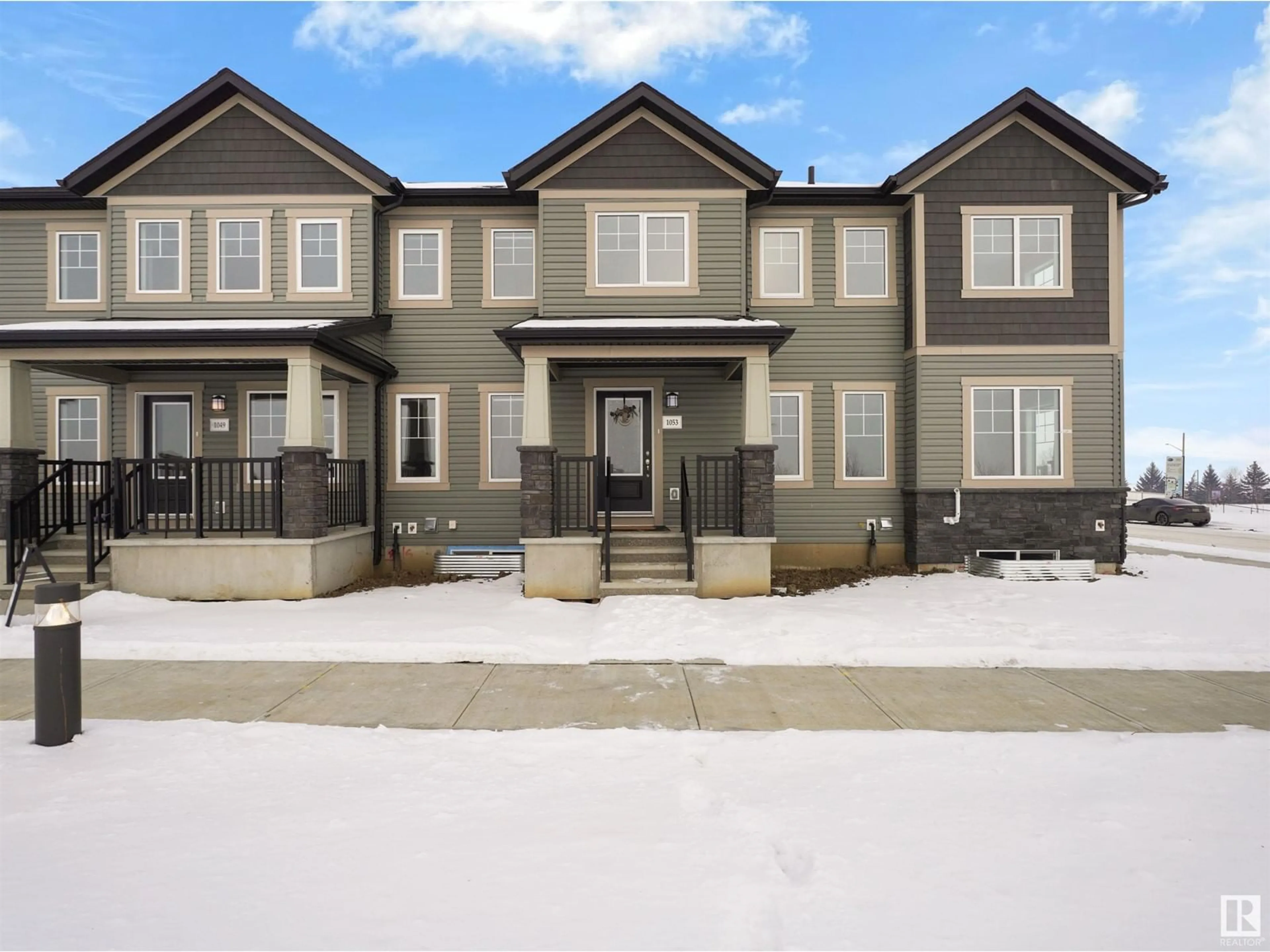 Home with vinyl exterior material, street for 1053 HELEN LAVENDER LN, Sherwood Park Alberta T8H3A4