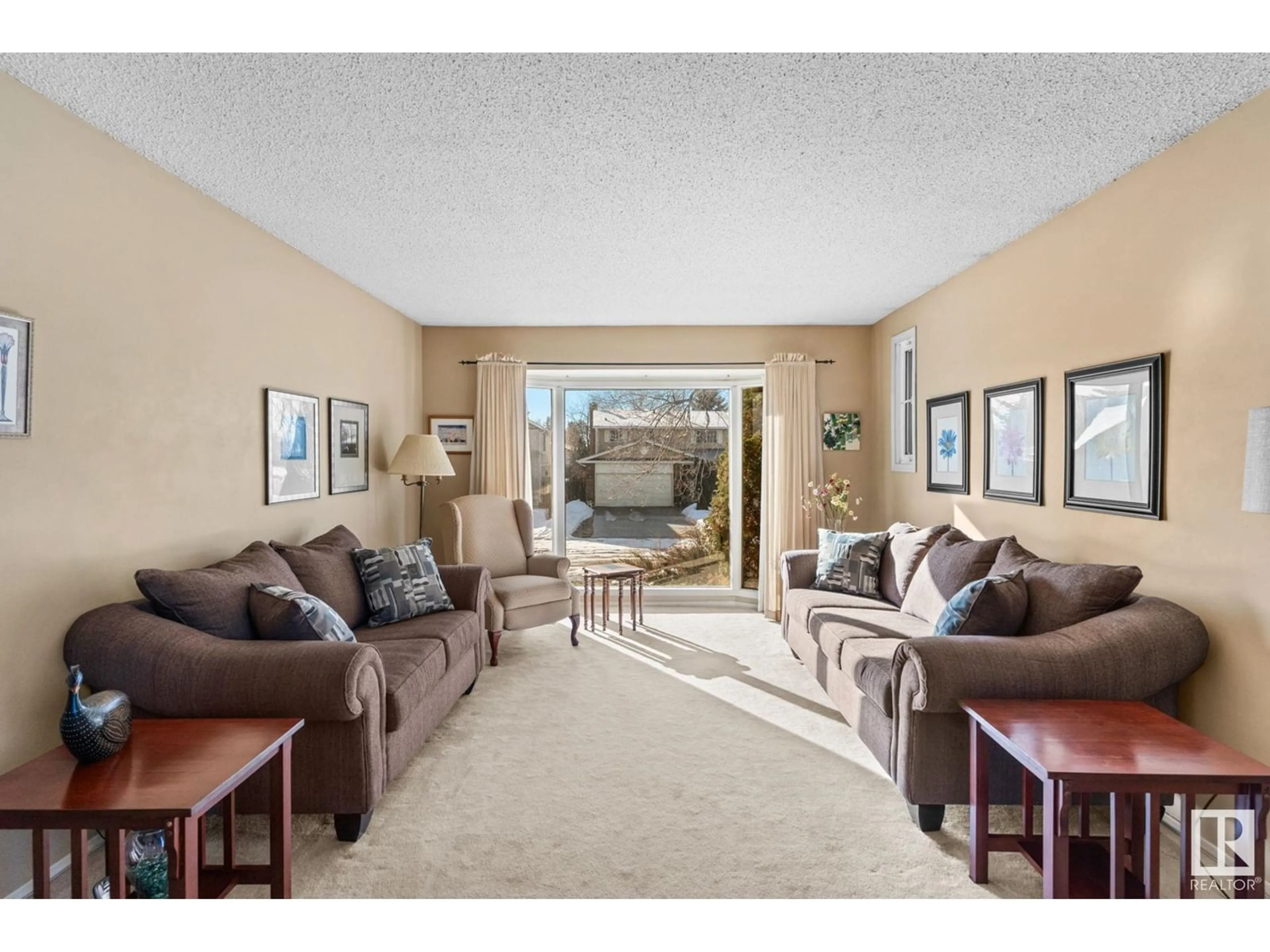 Living room with furniture, unknown for 3541 HILL VIEW CR NW, Edmonton Alberta T6L1P4