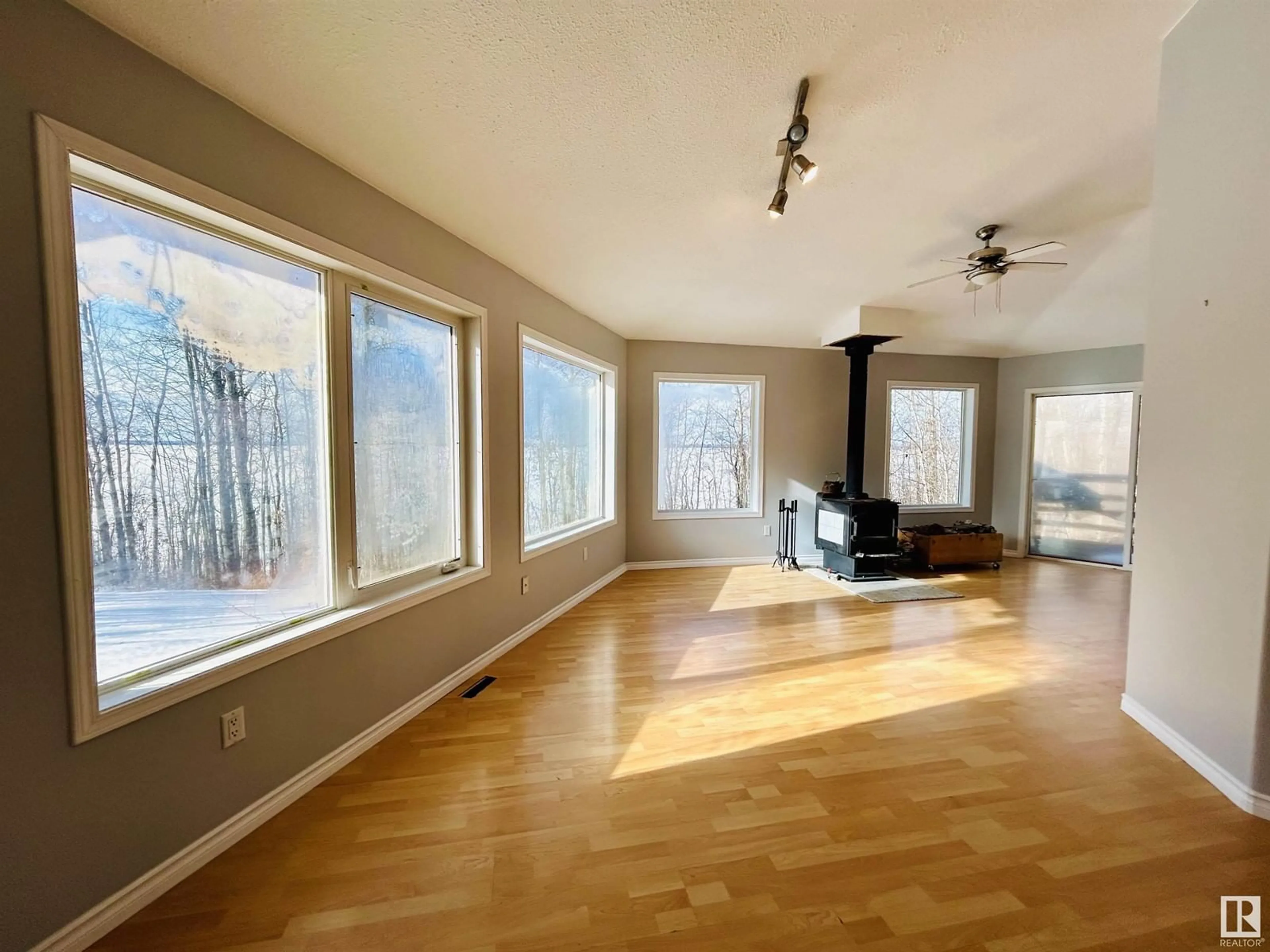 A pic of a room for 3441 CALLING LAKE DR, Calling Lake Alberta T0G0K0