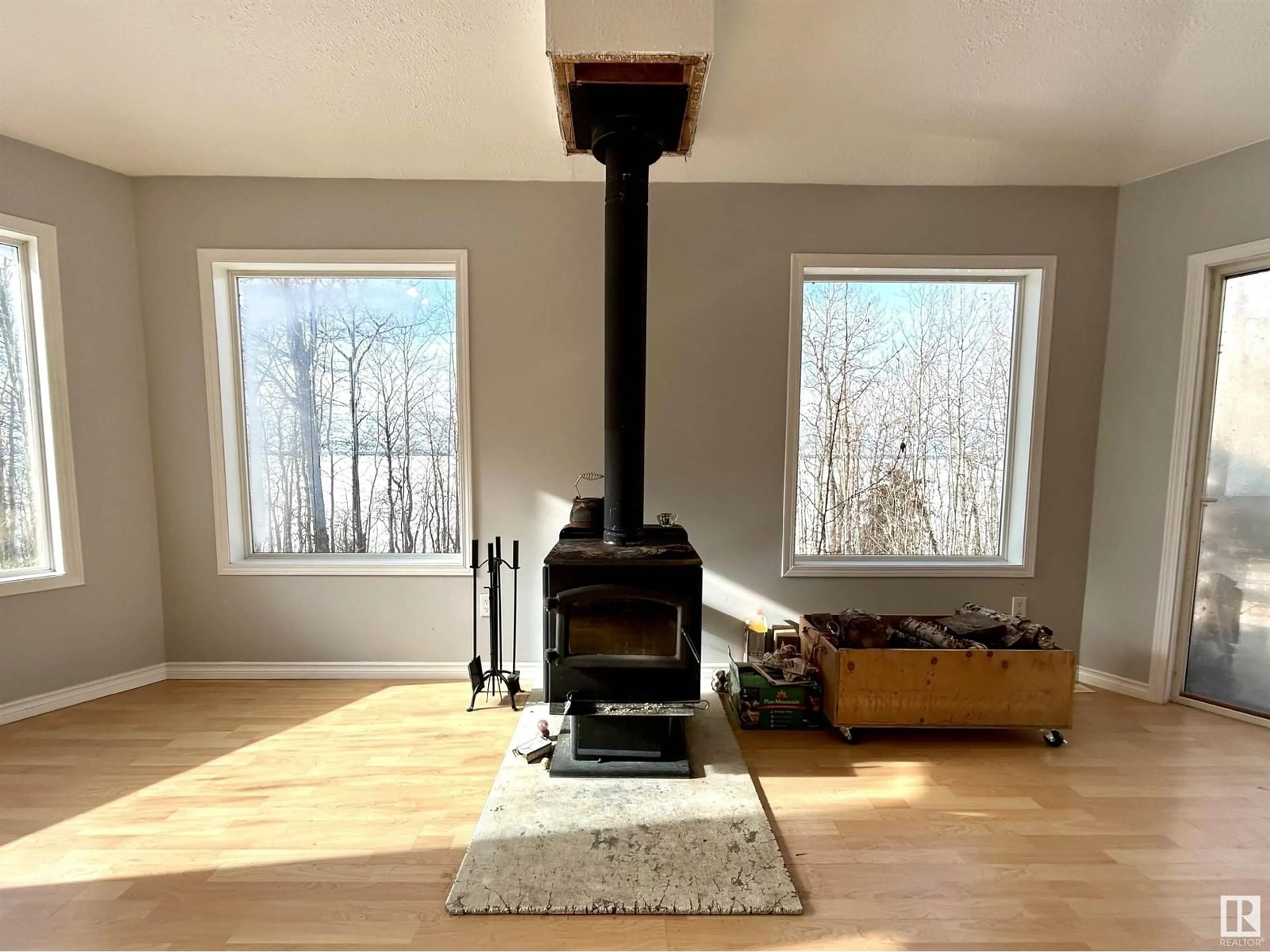 A pic of a room for 3441 CALLING LAKE DR, Calling Lake Alberta T0G0K0