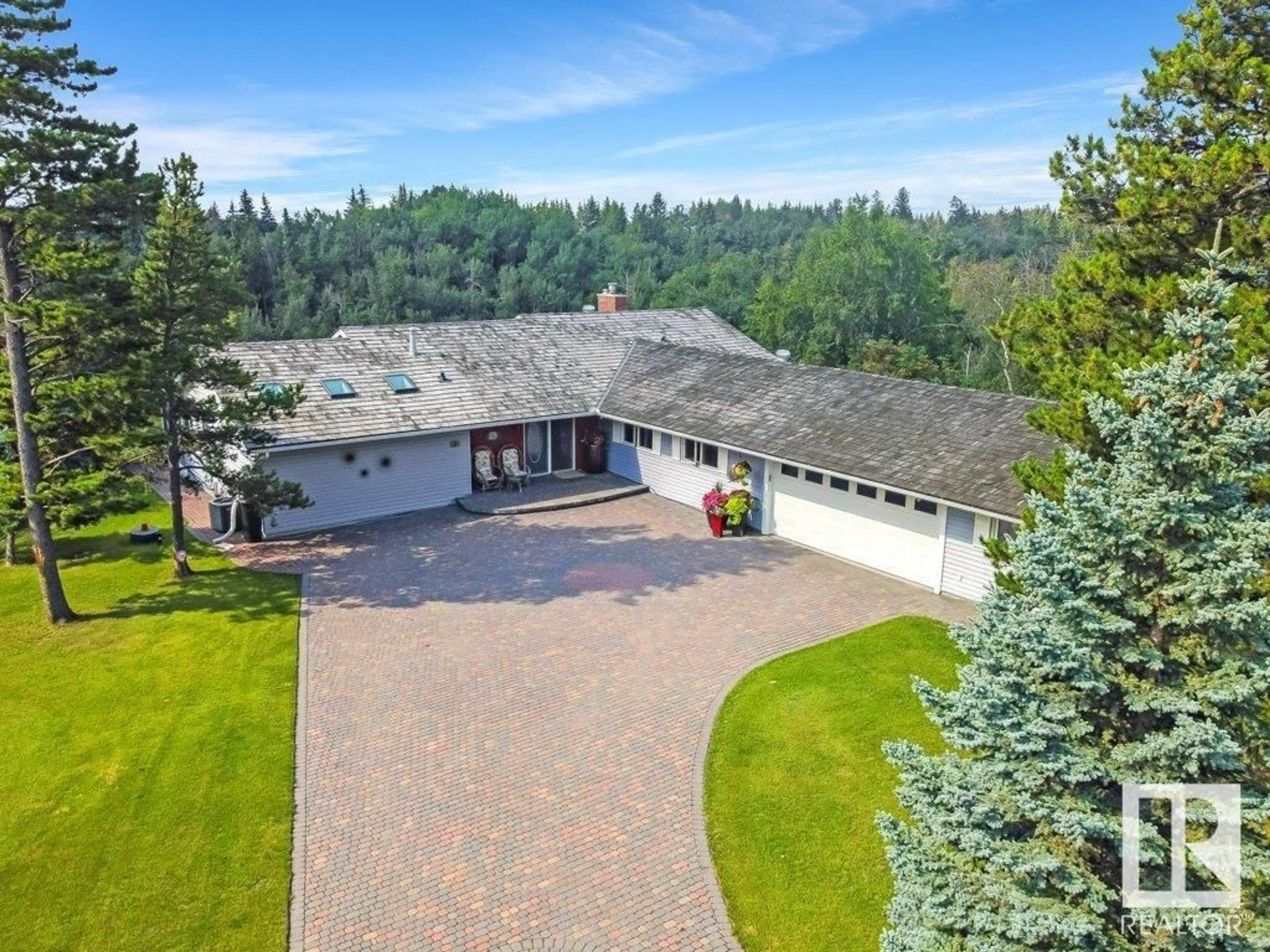 A pic from outside/outdoor area/front of a property/back of a property/a pic from drone, mountain view for 1 DONSDALE CR NW, Edmonton Alberta T6M2N3