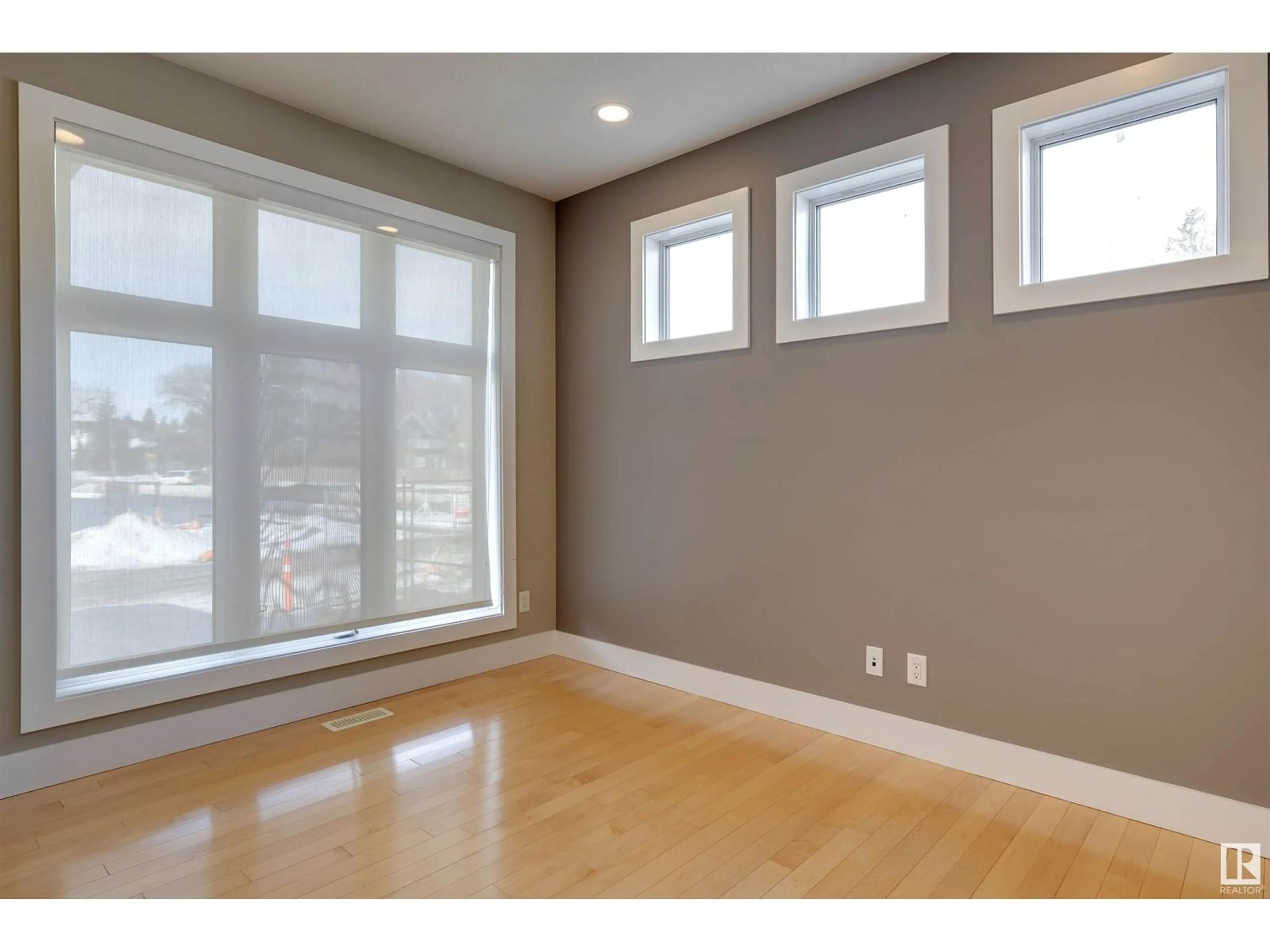 A pic of a room for 12805 WOODBEND PL NW, Edmonton Alberta T5N3V3