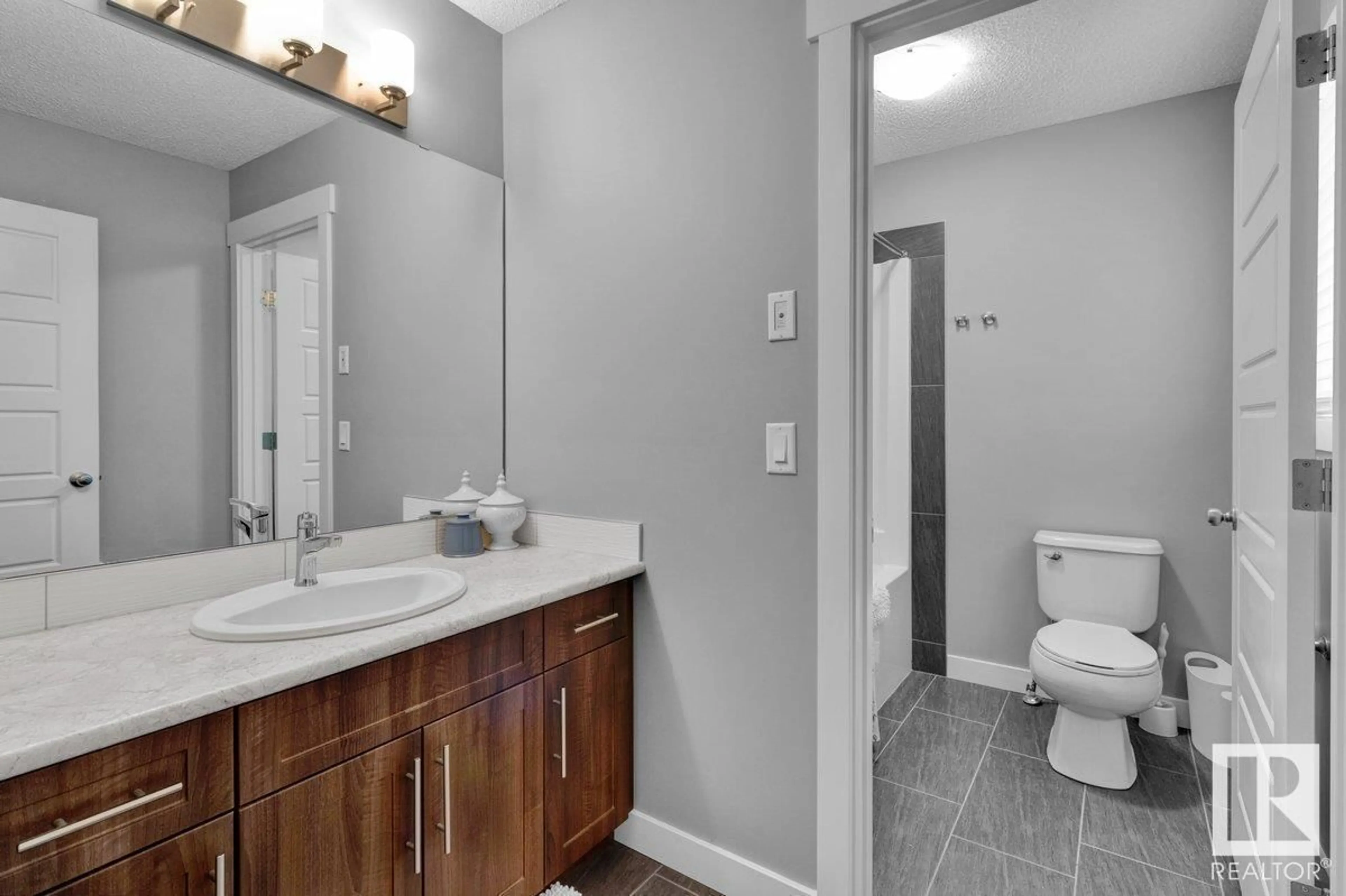 Standard bathroom, ceramic/tile floor for 16787 36 ST NW, Edmonton Alberta T5Y0X7