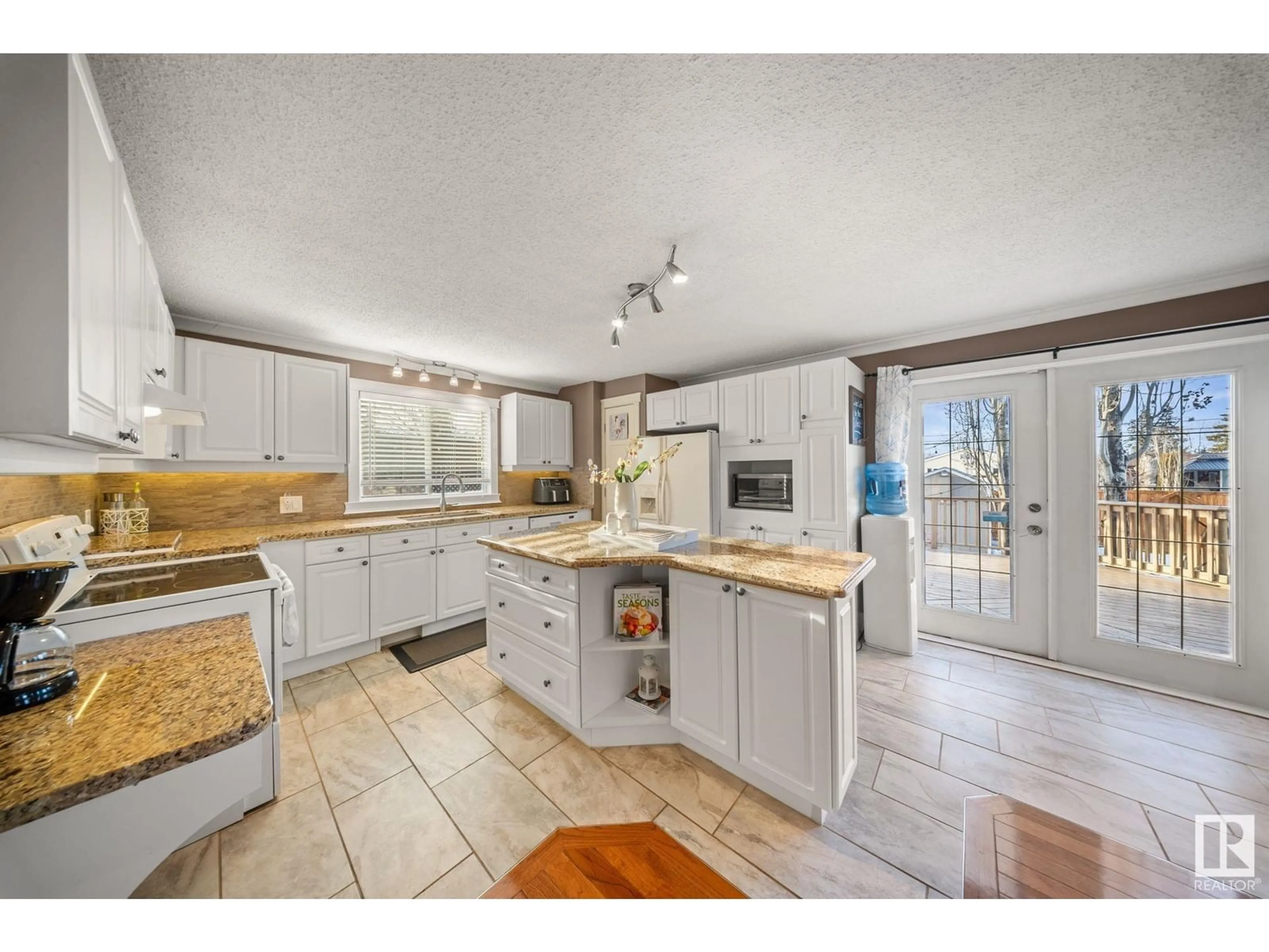 Open concept kitchen, ceramic/tile floor for 5712 49 AVE NW, Rural Lac Ste. Anne County Alberta T0E0A0