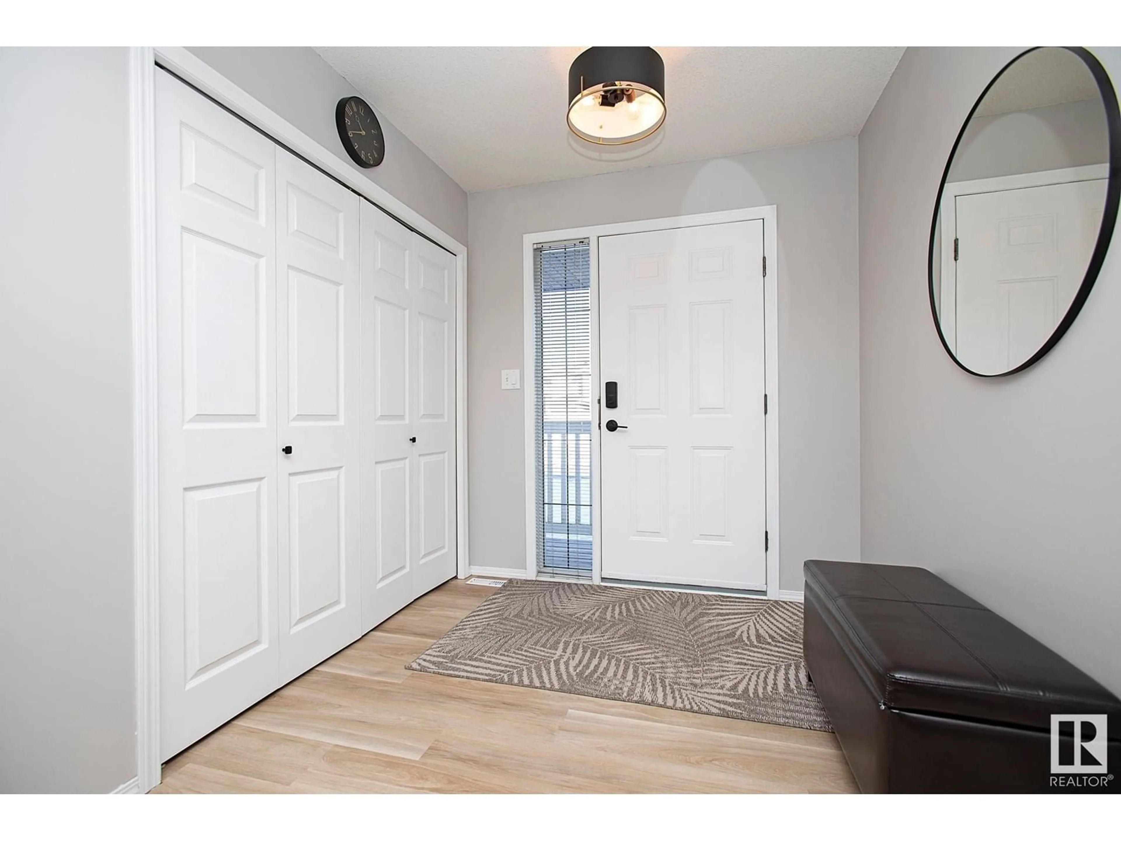 Indoor entryway for 1817 37 AV NW, Edmonton Alberta T6T1S6