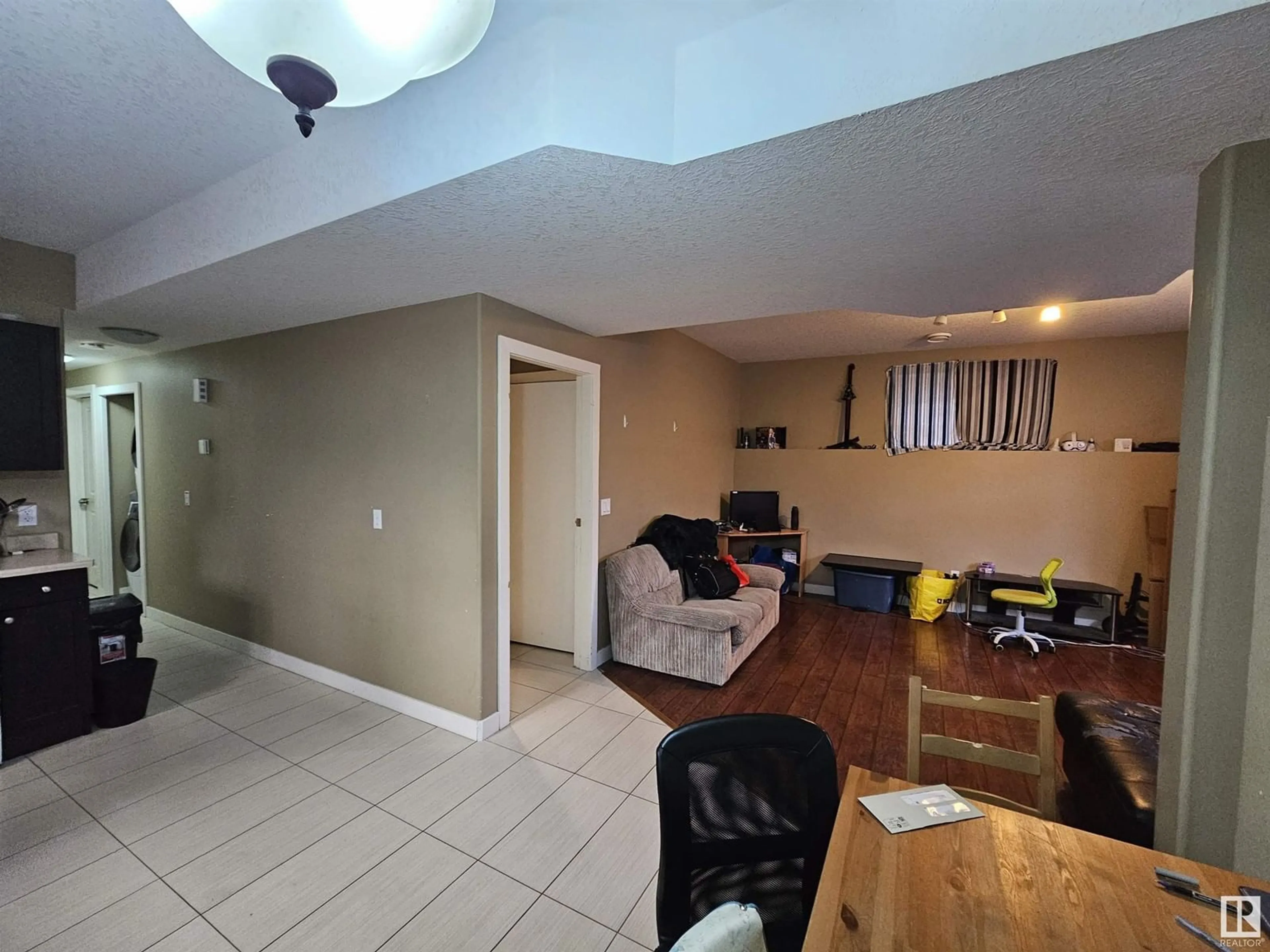 A pic of a room for 11250 94ST NW, Edmonton Alberta T5G1G9