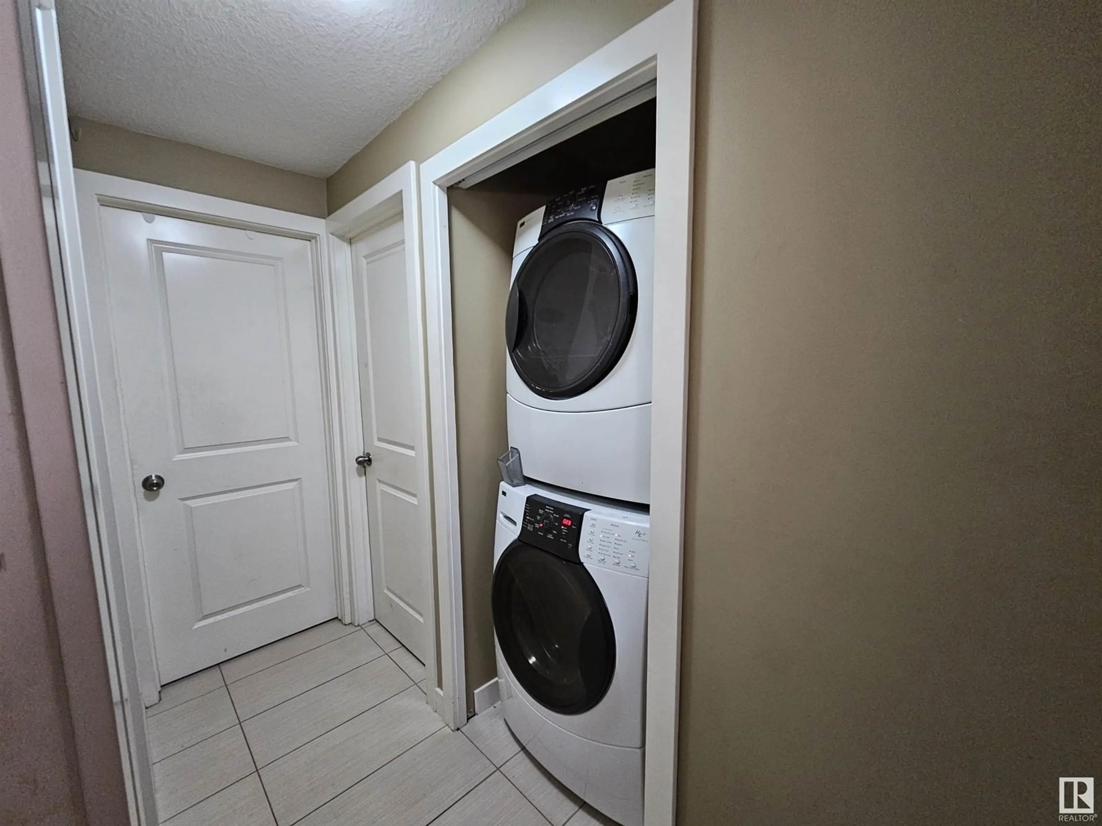 Laundry room for 11250 94ST NW, Edmonton Alberta T5G1G9
