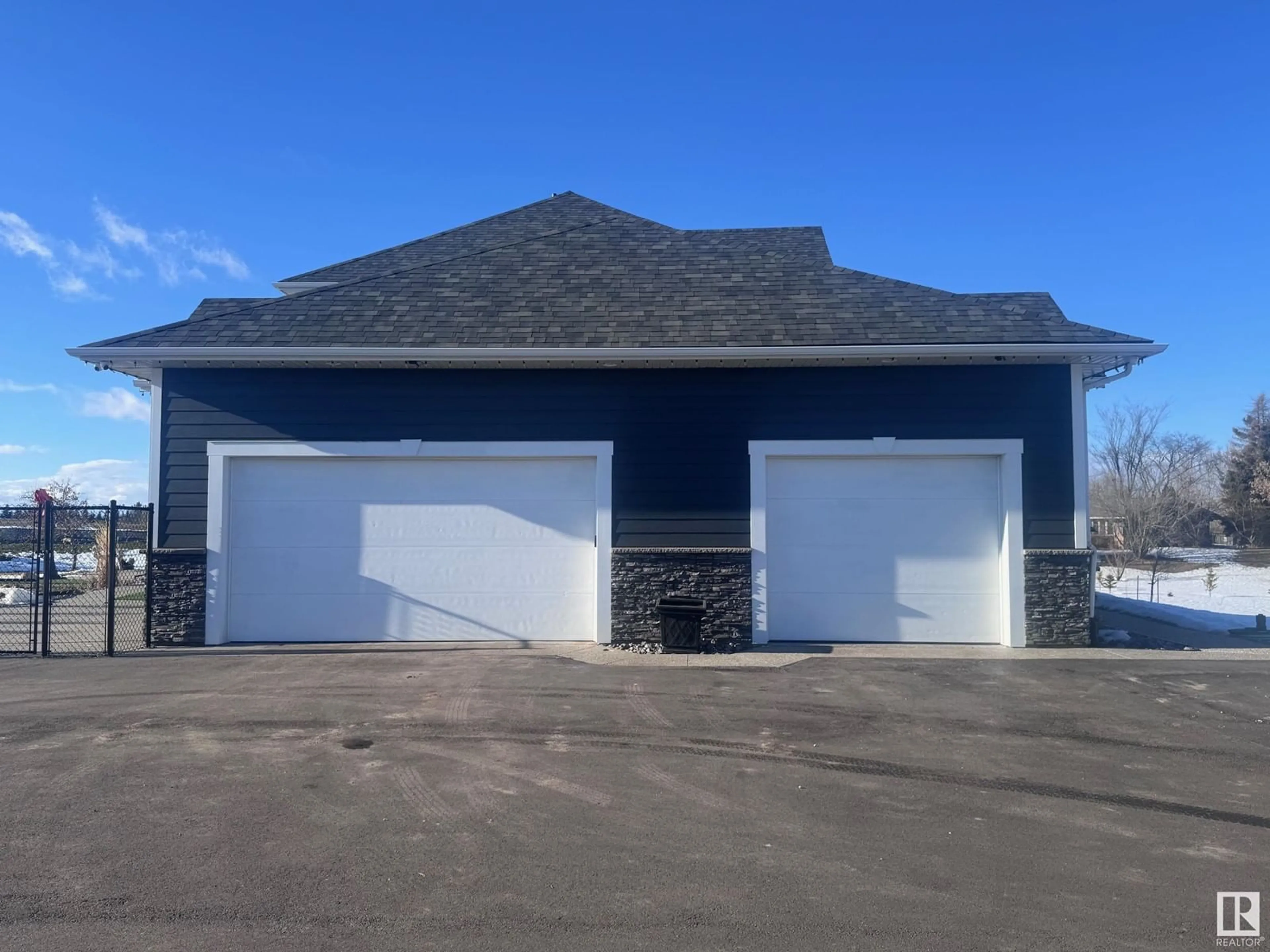 Indoor garage for 1060 23551 TWP 505 RD NW, Rural Leduc County Alberta T4X0S2