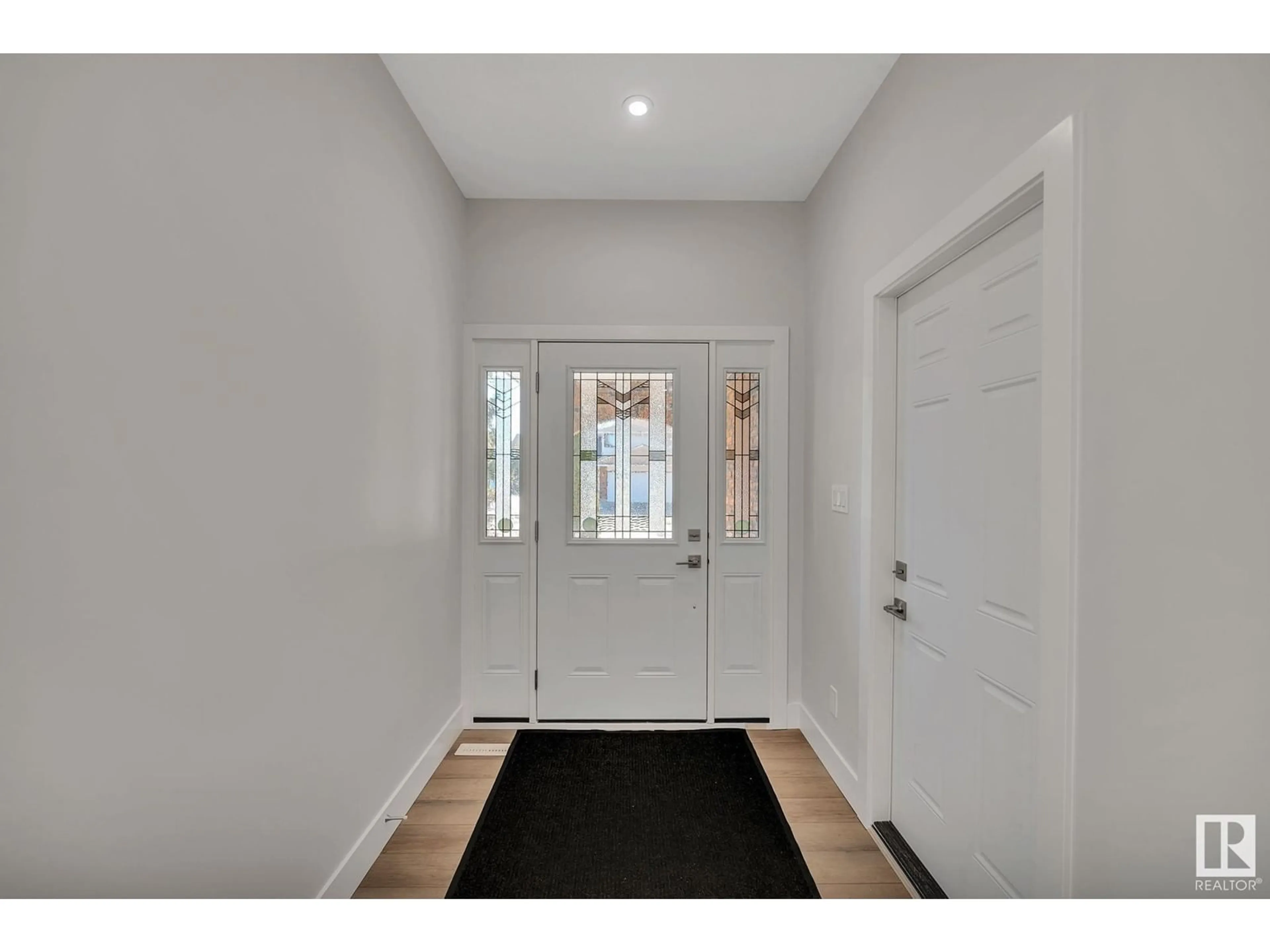 Indoor entryway for 11126 29A AV NW, Edmonton Alberta T6J3Z3