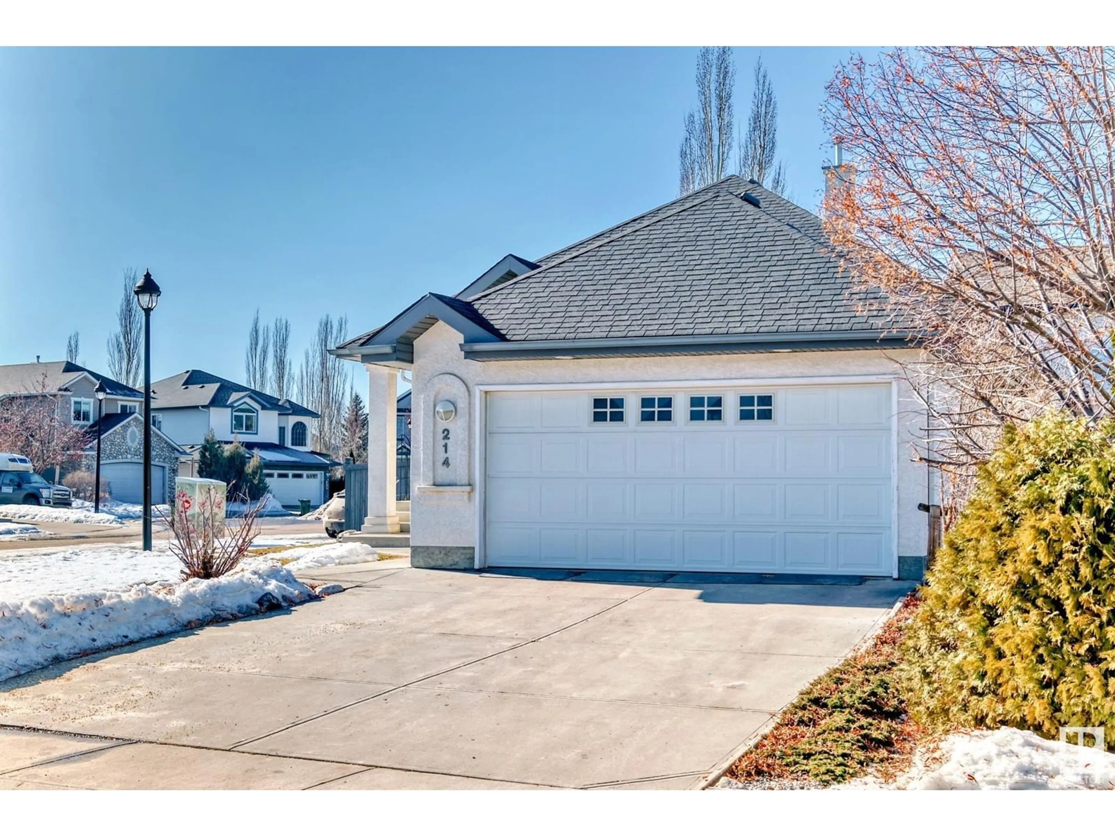 Indoor garage for 214 BYRNE PL SW, Edmonton Alberta T6W1E3