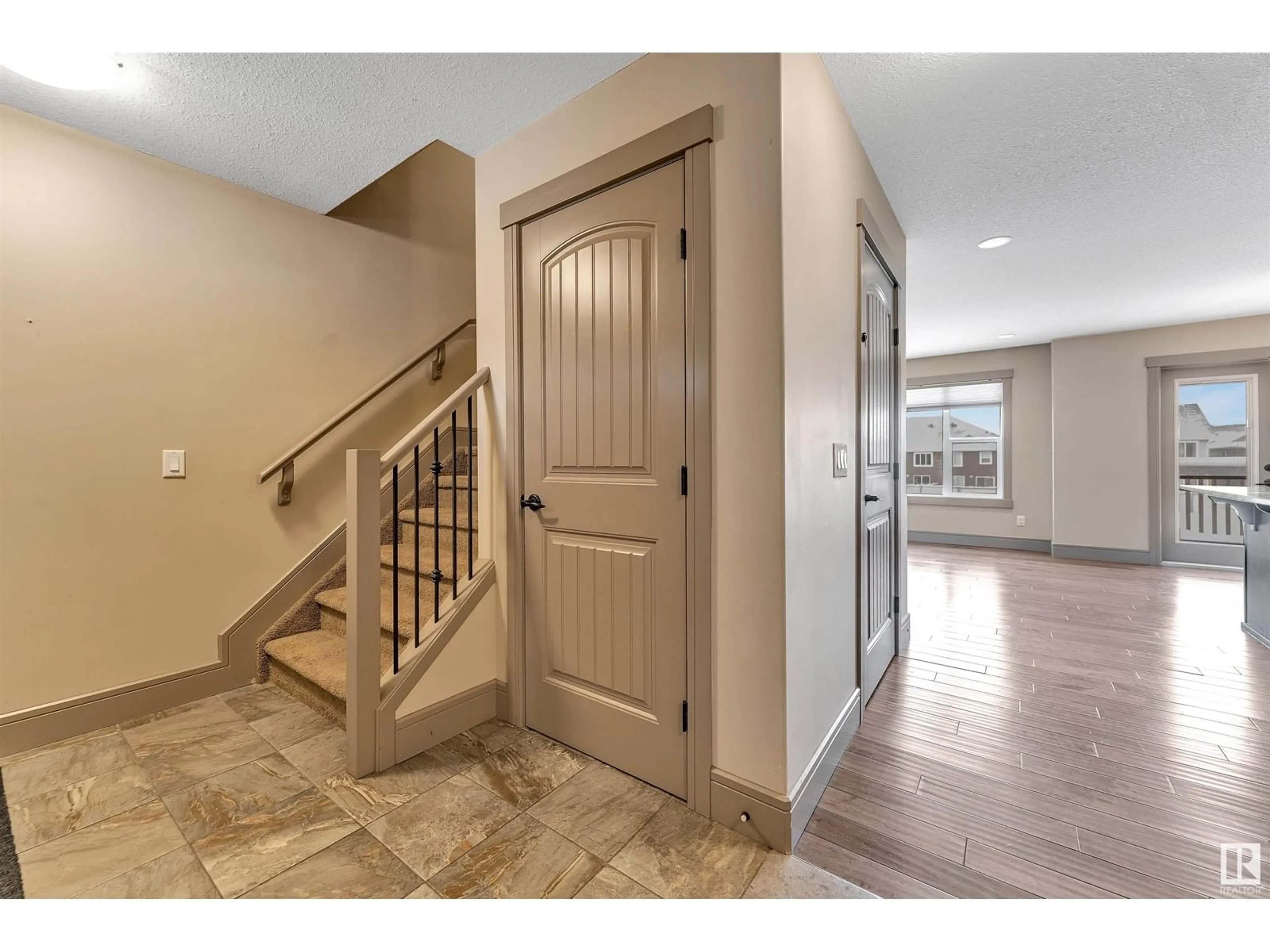 Indoor entryway for 3394 WEIDLE WY SW, Edmonton Alberta T6X1T3