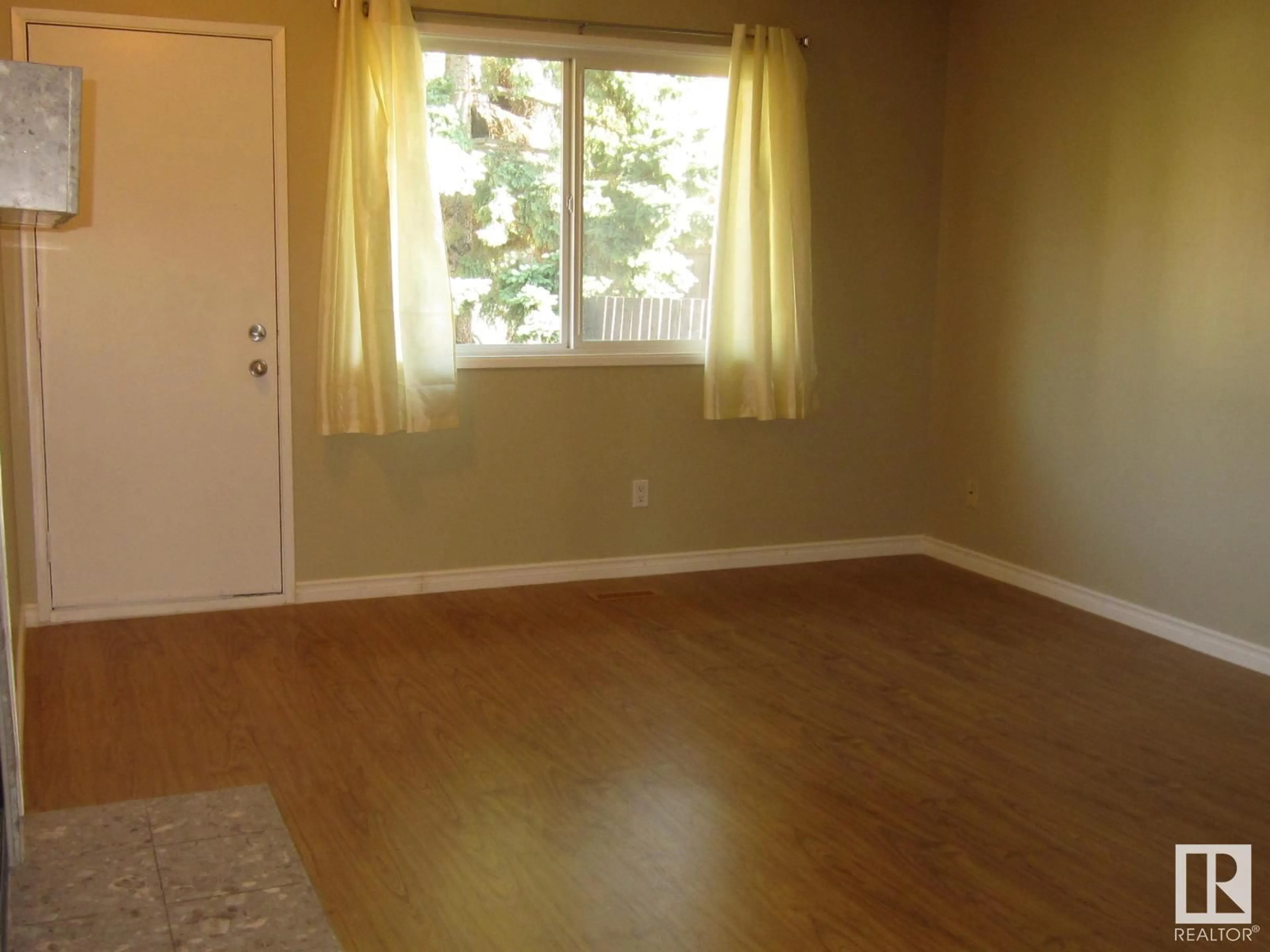 A pic of a room for 788 SADDLEBACK RD NW, Edmonton Alberta T6J5E6