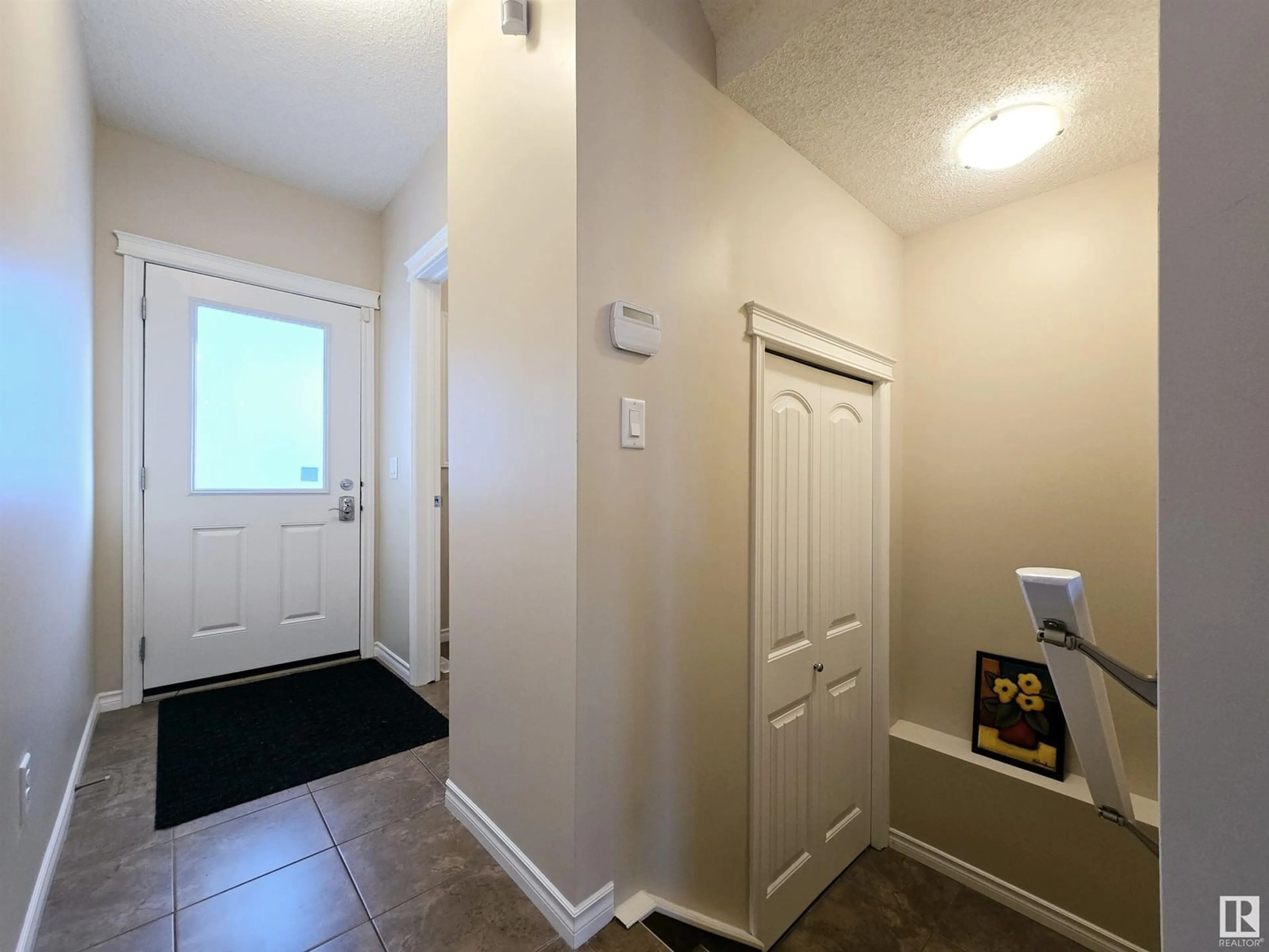 Indoor entryway for 21308 45A AV NW, Edmonton Alberta T6M0G8