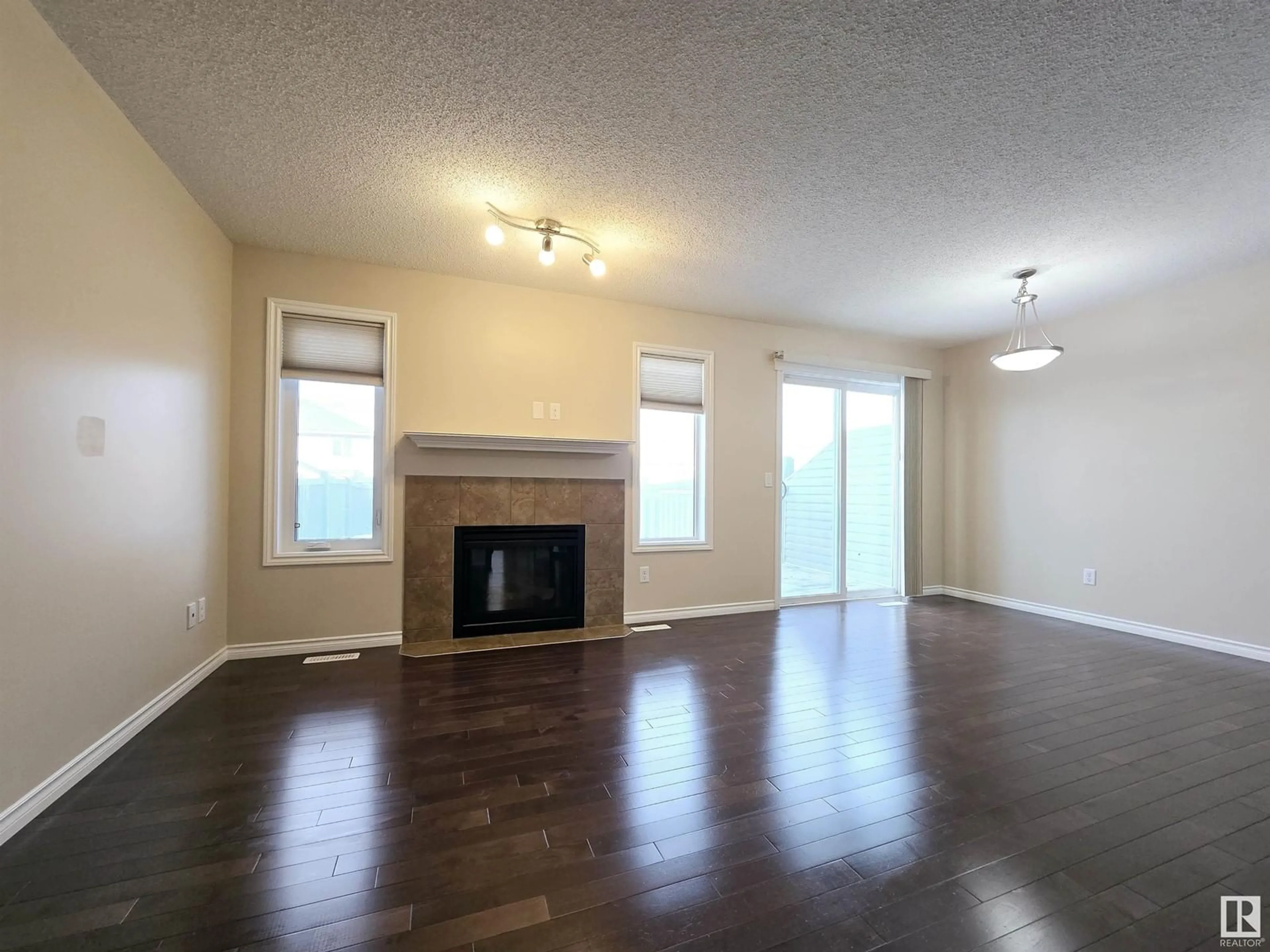 A pic of a room for 21308 45A AV NW, Edmonton Alberta T6M0G8