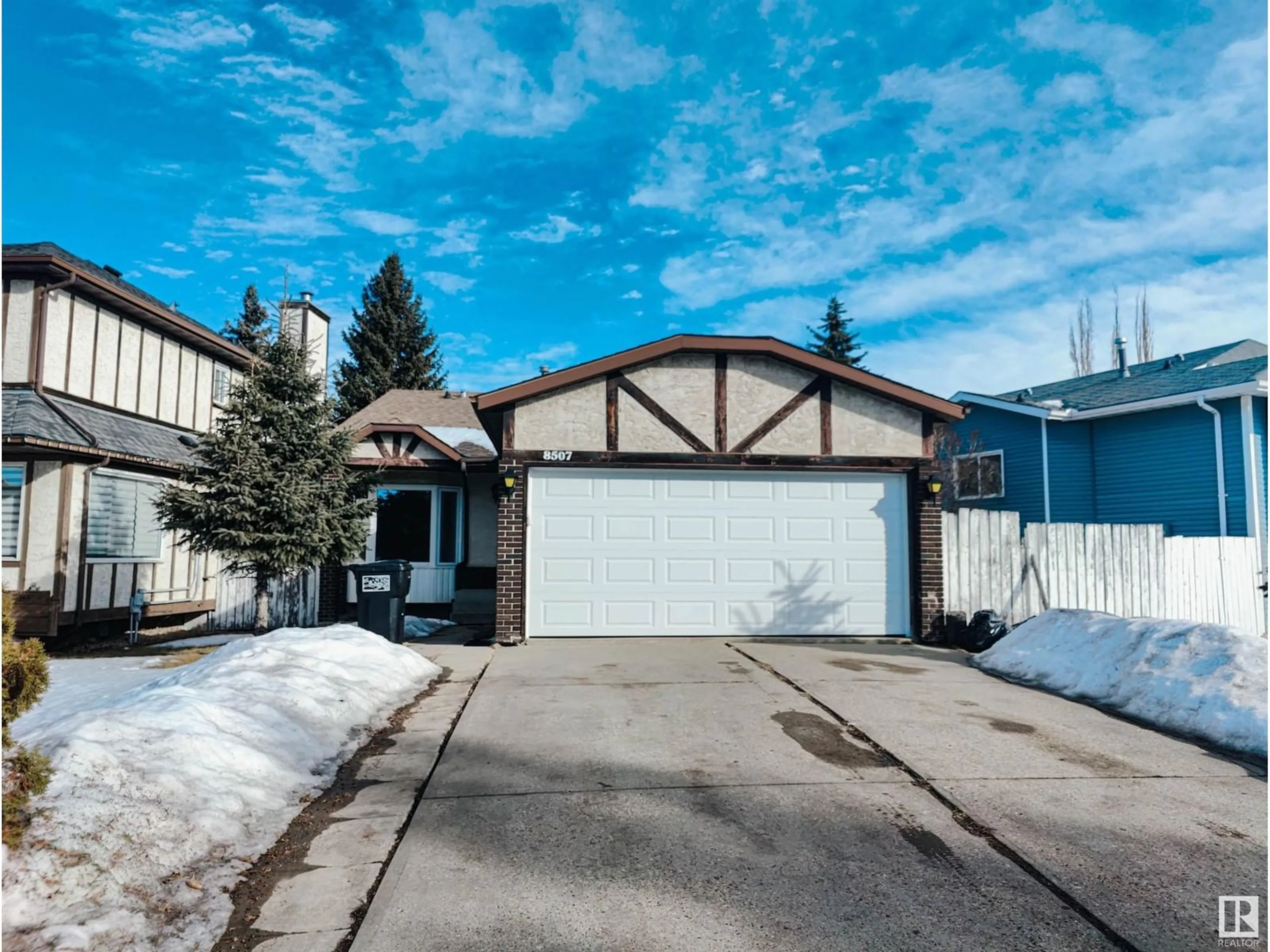 Indoor garage for 8507 189 ST NW, Edmonton Alberta T5T4Z4