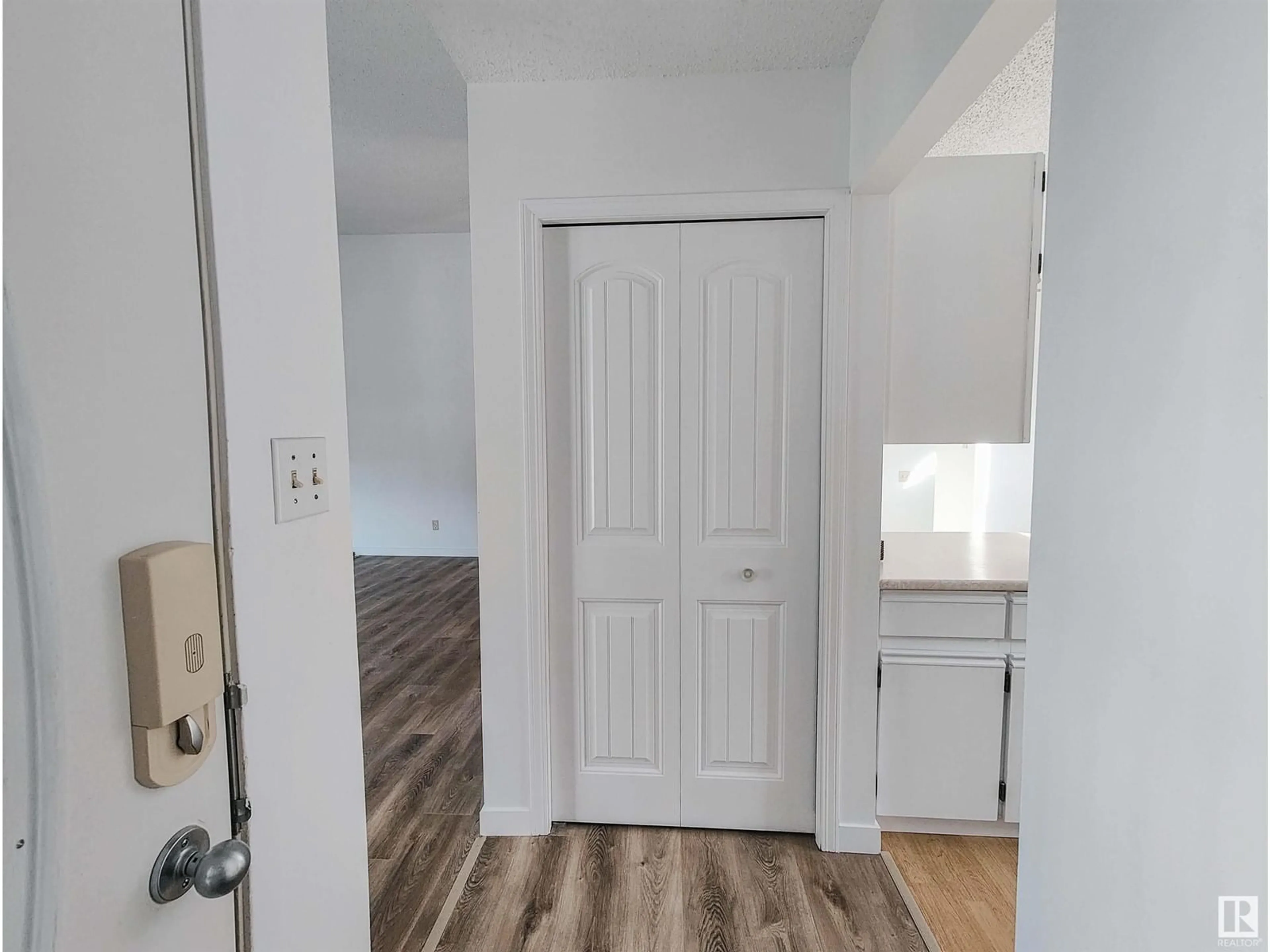 Indoor entryway for 8507 189 ST NW, Edmonton Alberta T5T4Z4