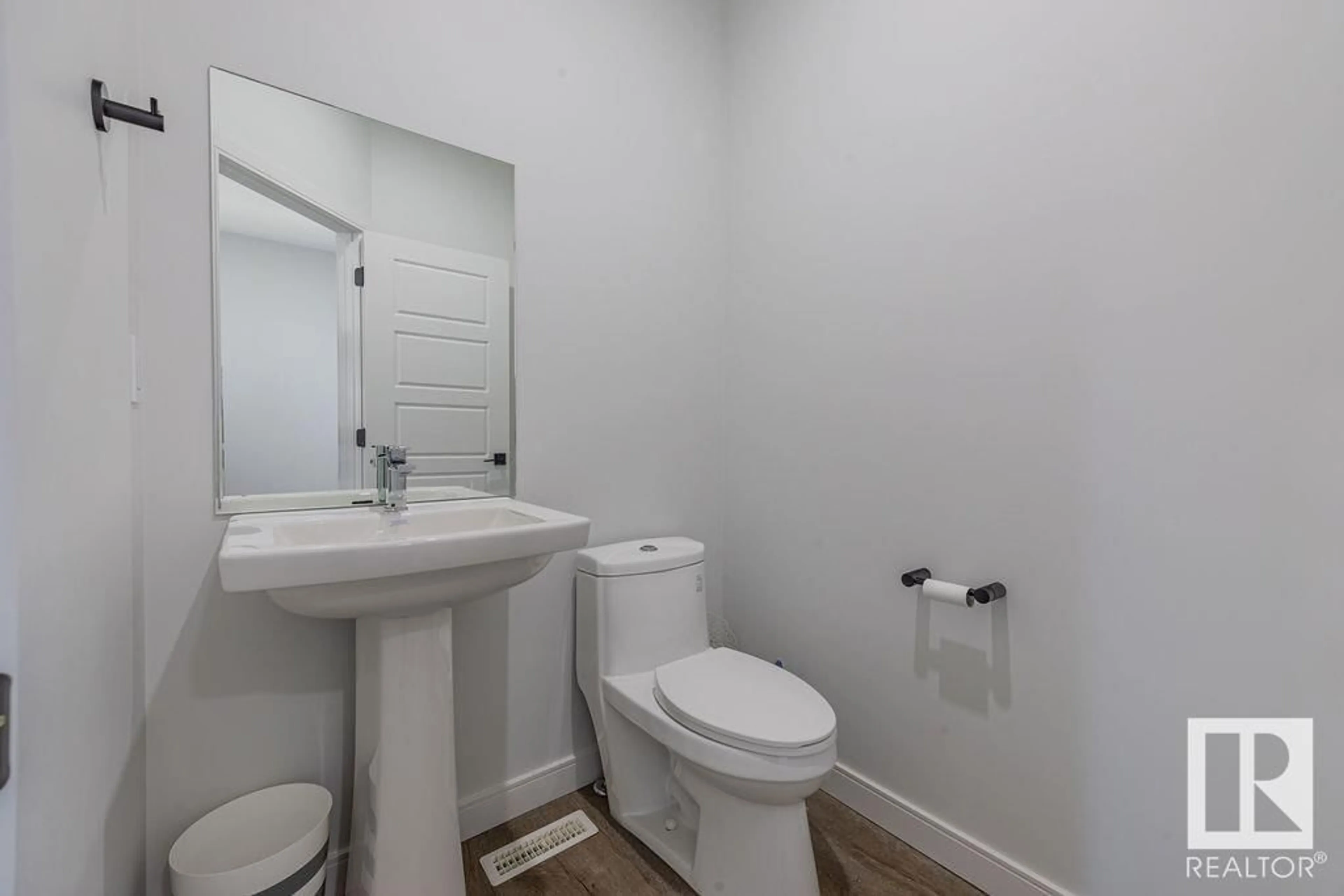 Standard bathroom, floor is not visible for 621 GLENRIDDING RAVINE DR SW, Edmonton Alberta T6W4N9