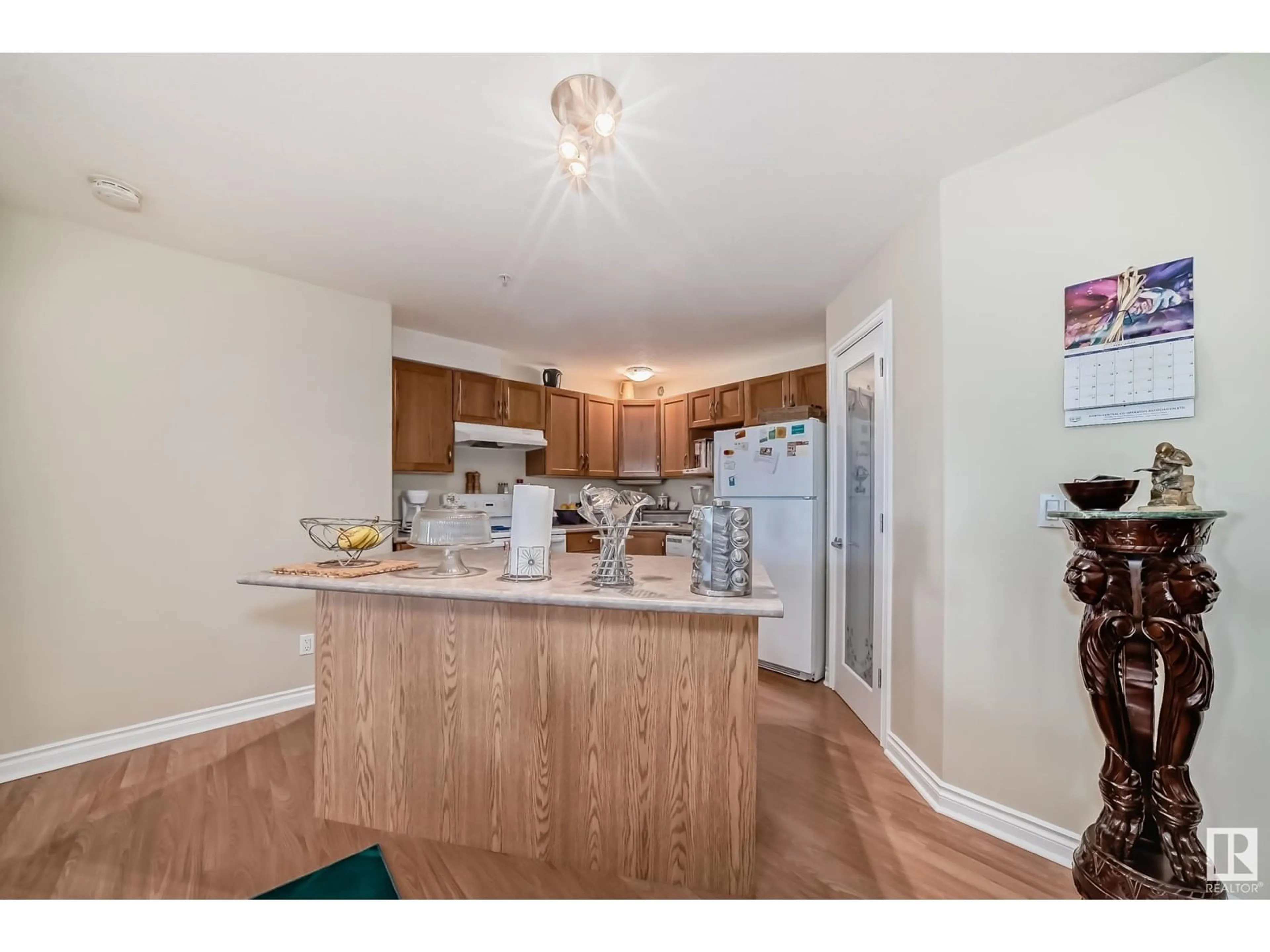 Standard kitchen, wood/laminate floor for 317 9995 93 AV, Fort Saskatchewan Alberta T8L1N5
