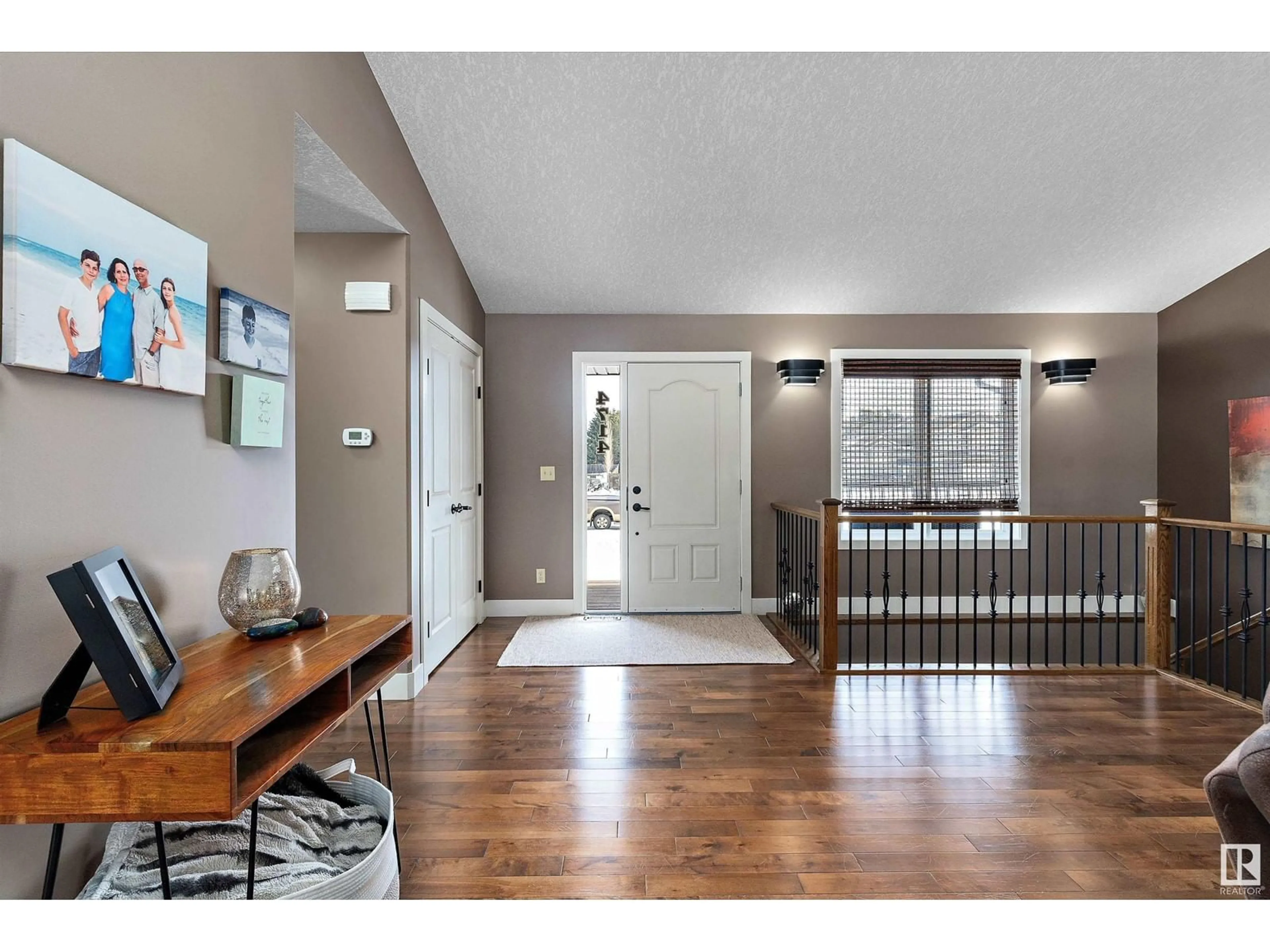 Indoor entryway for 4714 62 ST, Wetaskiwin Alberta T9A1R5