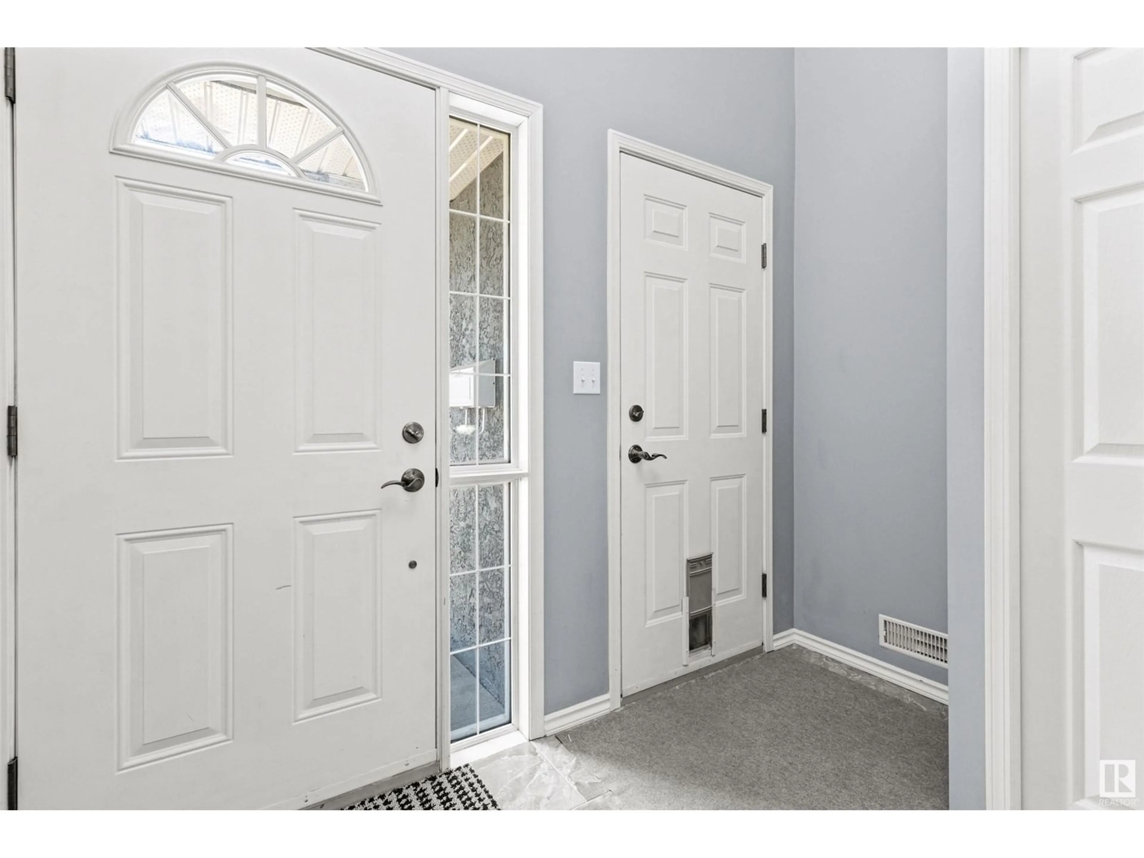 Indoor entryway for 8 OAKRIDGE DR SOUTH, St. Albert Alberta T8N6E4