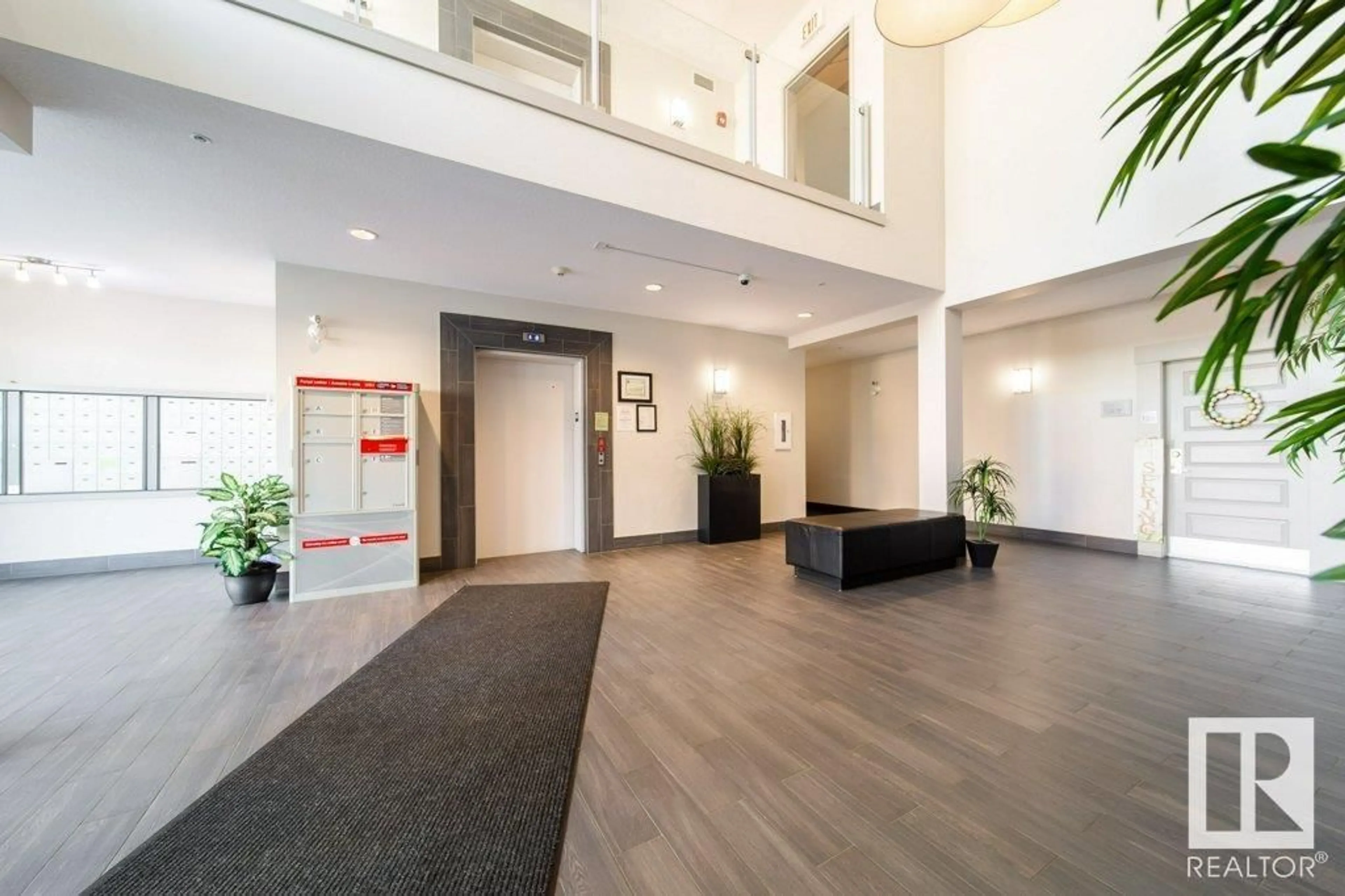 Indoor foyer for #319 503 ALBANY WY NW, Edmonton Alberta T6V0M5