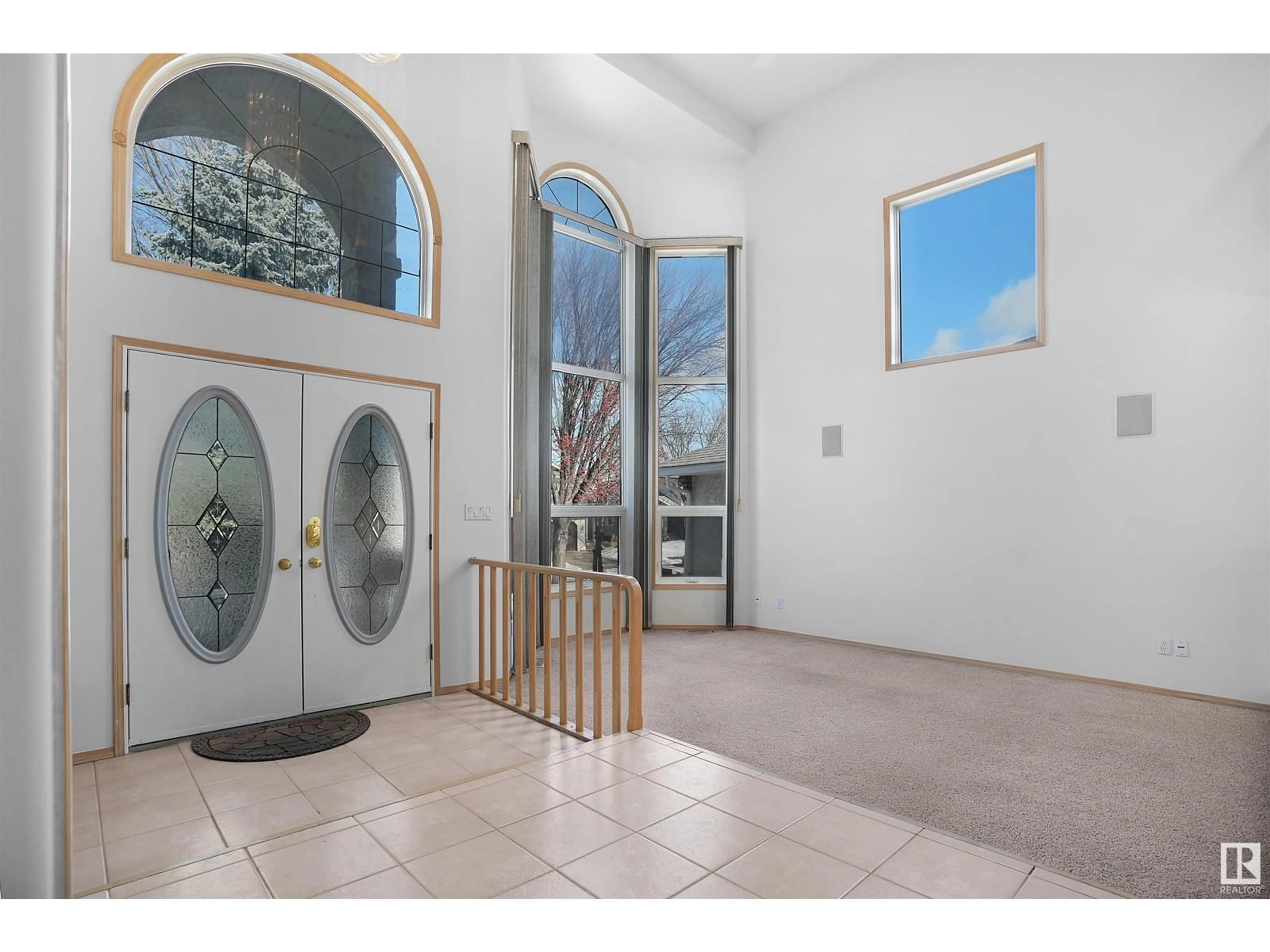 Indoor foyer for 950 BURROWS CR NW, Edmonton Alberta T6R2L2