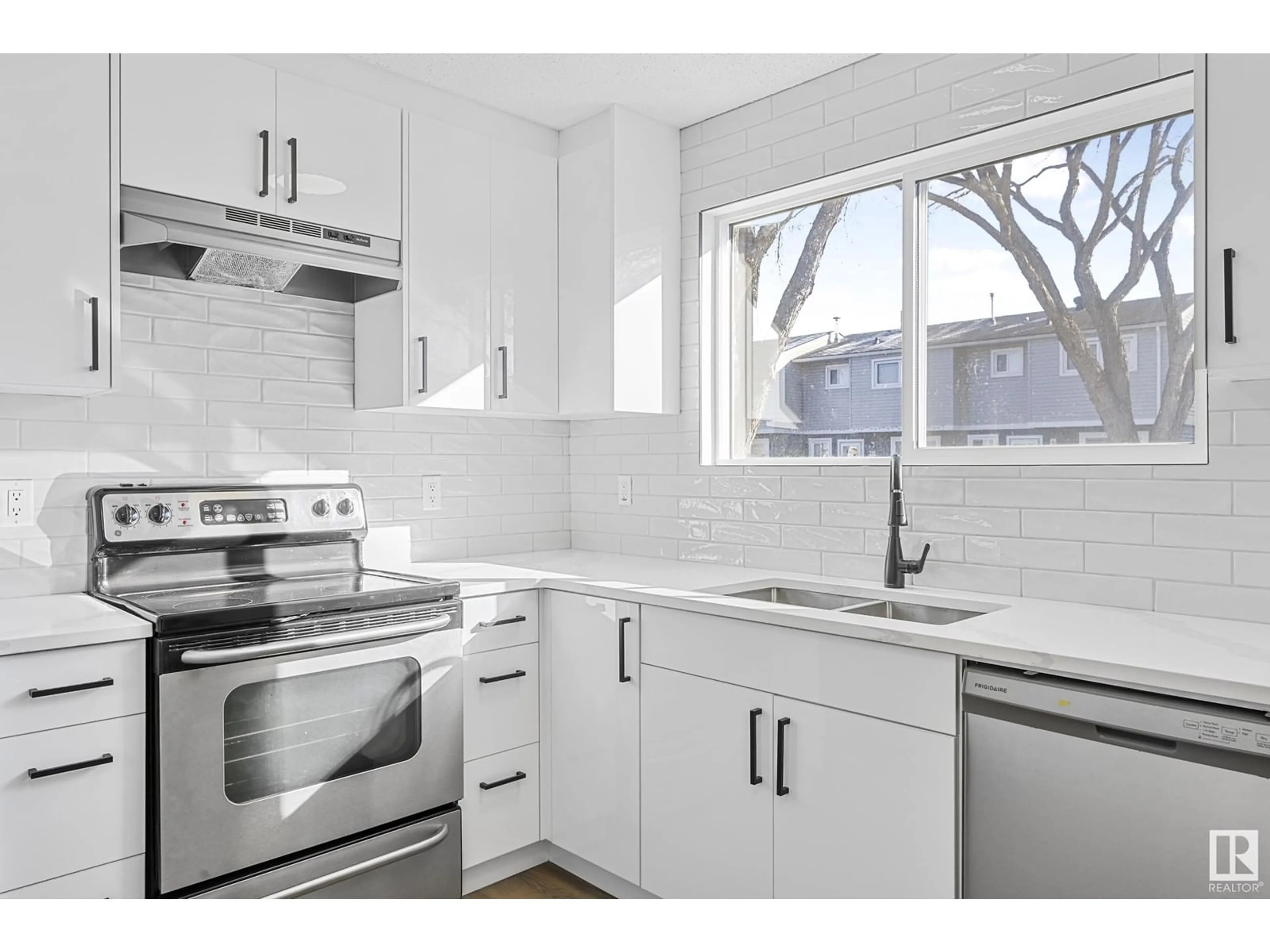 Standard kitchen, unknown for 45 HABITAT CR NW, Edmonton Alberta T5A3K8