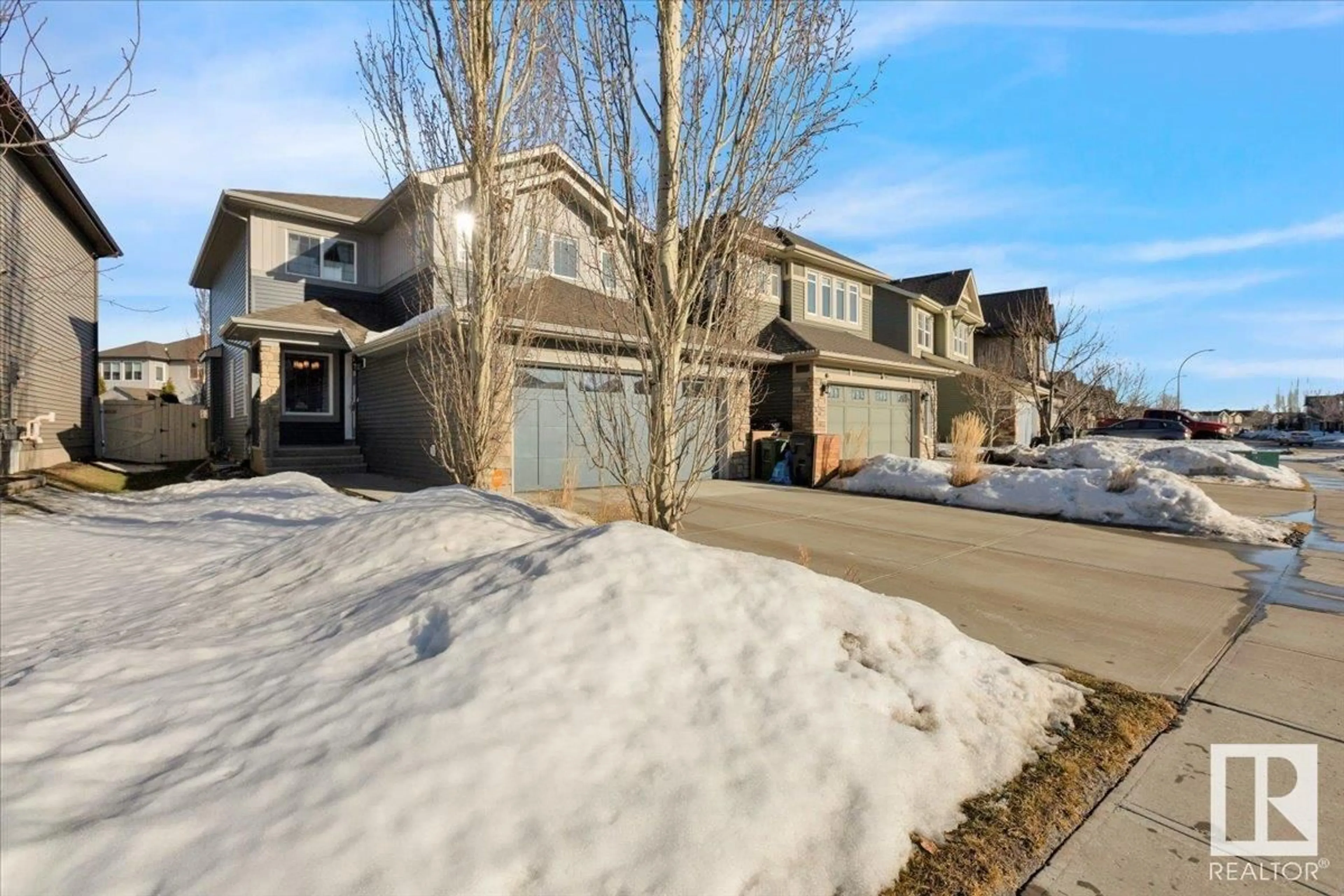 A pic from outside/outdoor area/front of a property/back of a property/a pic from drone, street for 17115 71 ST NW, Edmonton Alberta T5Z0H1