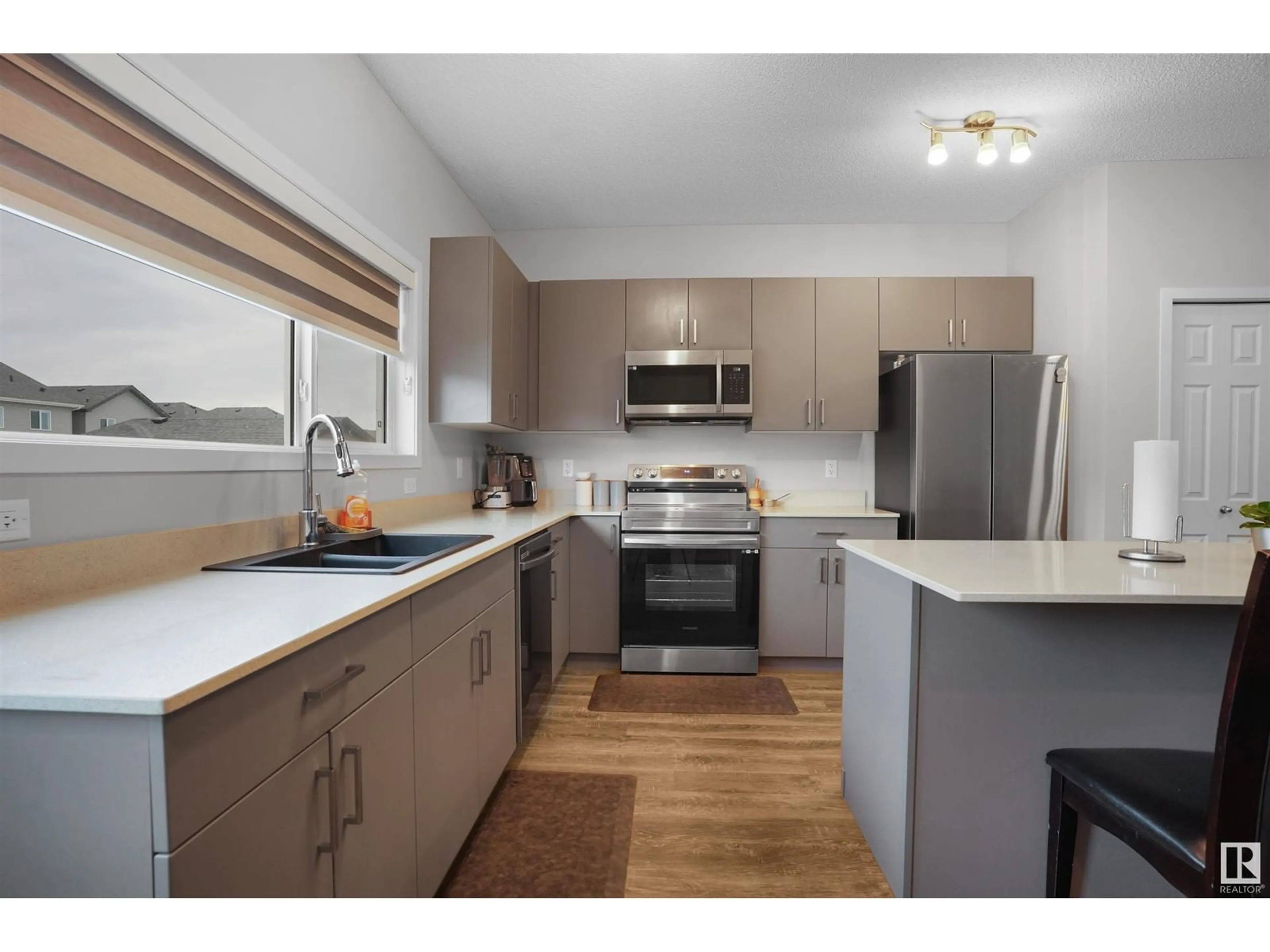 Standard kitchen, wood/laminate floor for 1304 16 ST NW, Edmonton Alberta T6T1J1