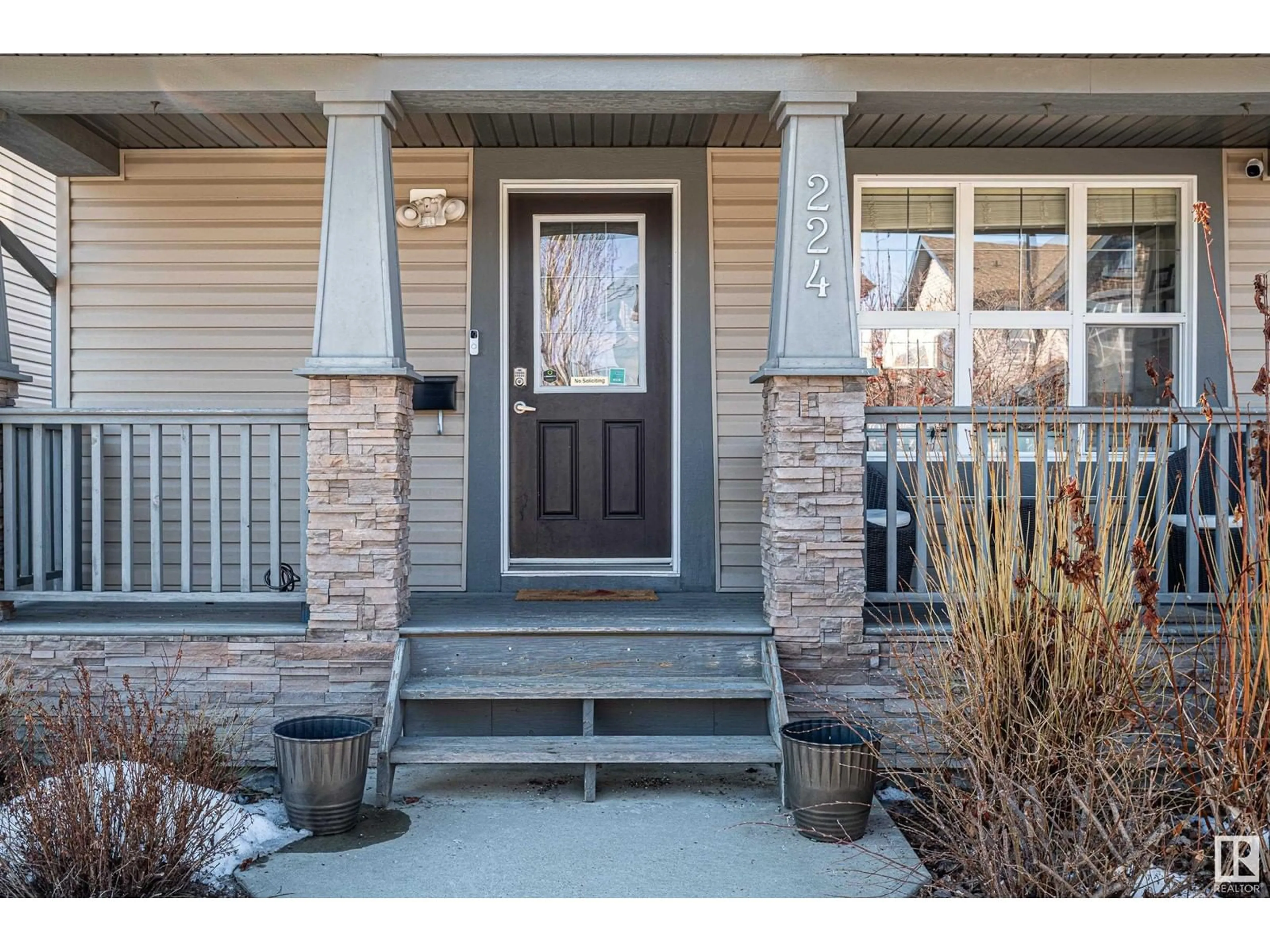 Indoor entryway for 224 60 ST SW, Edmonton Alberta T6X0J7