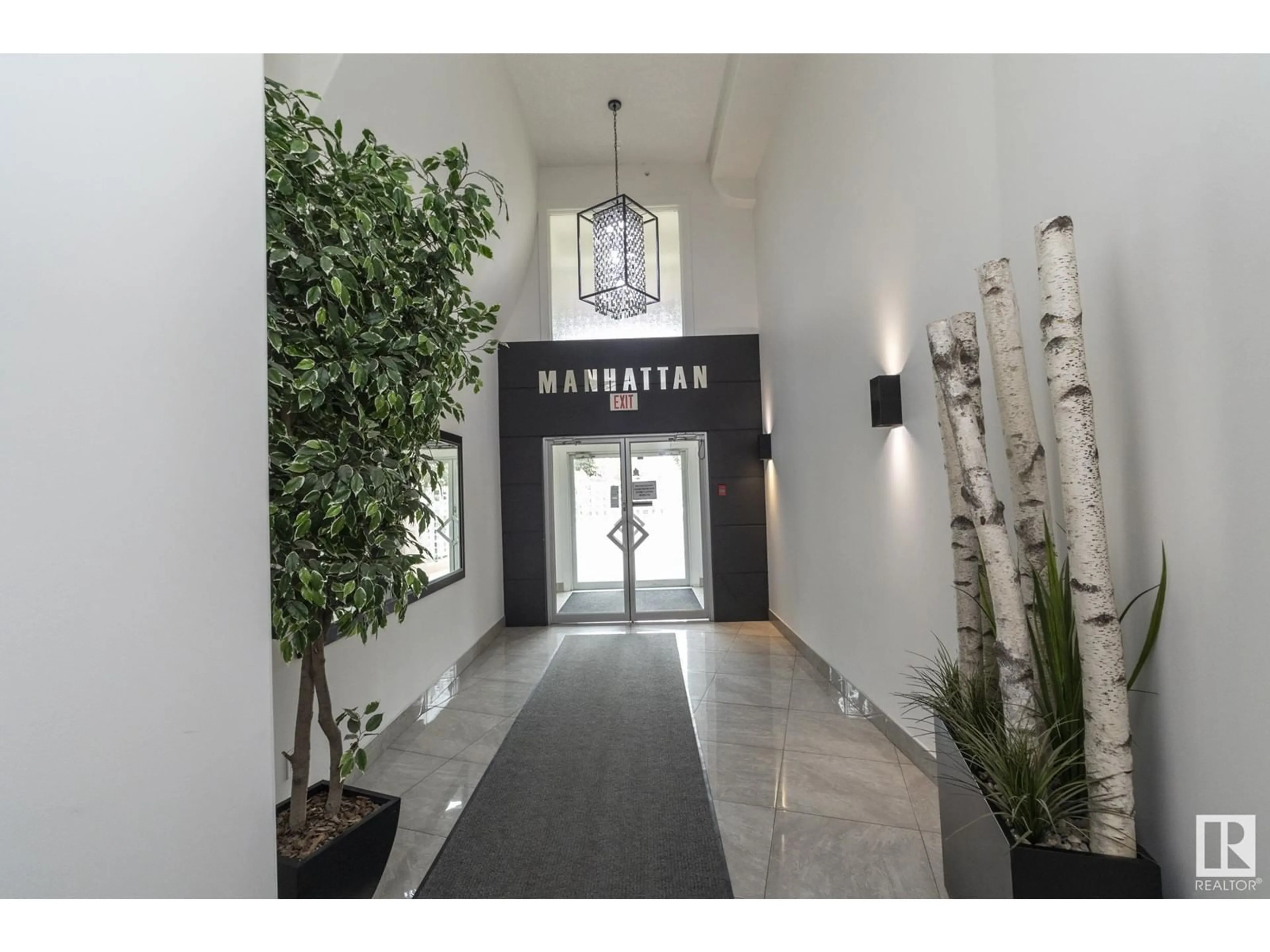 Indoor foyer for #102 - 10855 SASKATCHEWAN DR, Edmonton Alberta T6E6T6